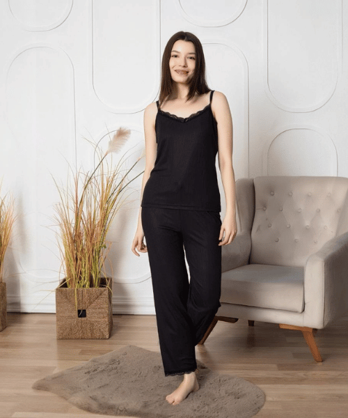 Siyah askılı pijama takımı
