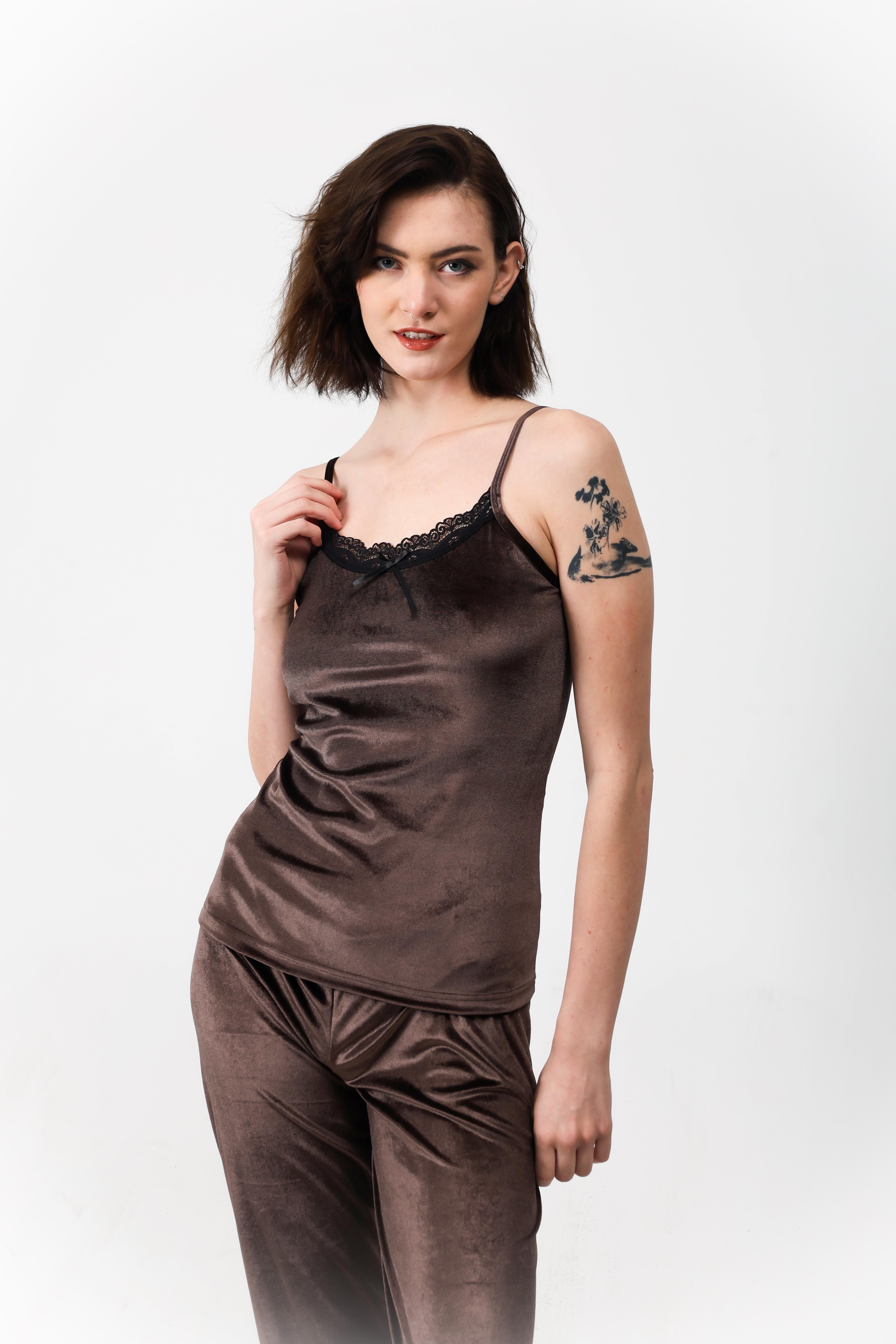 Kahverengi kadife pijama takımı
