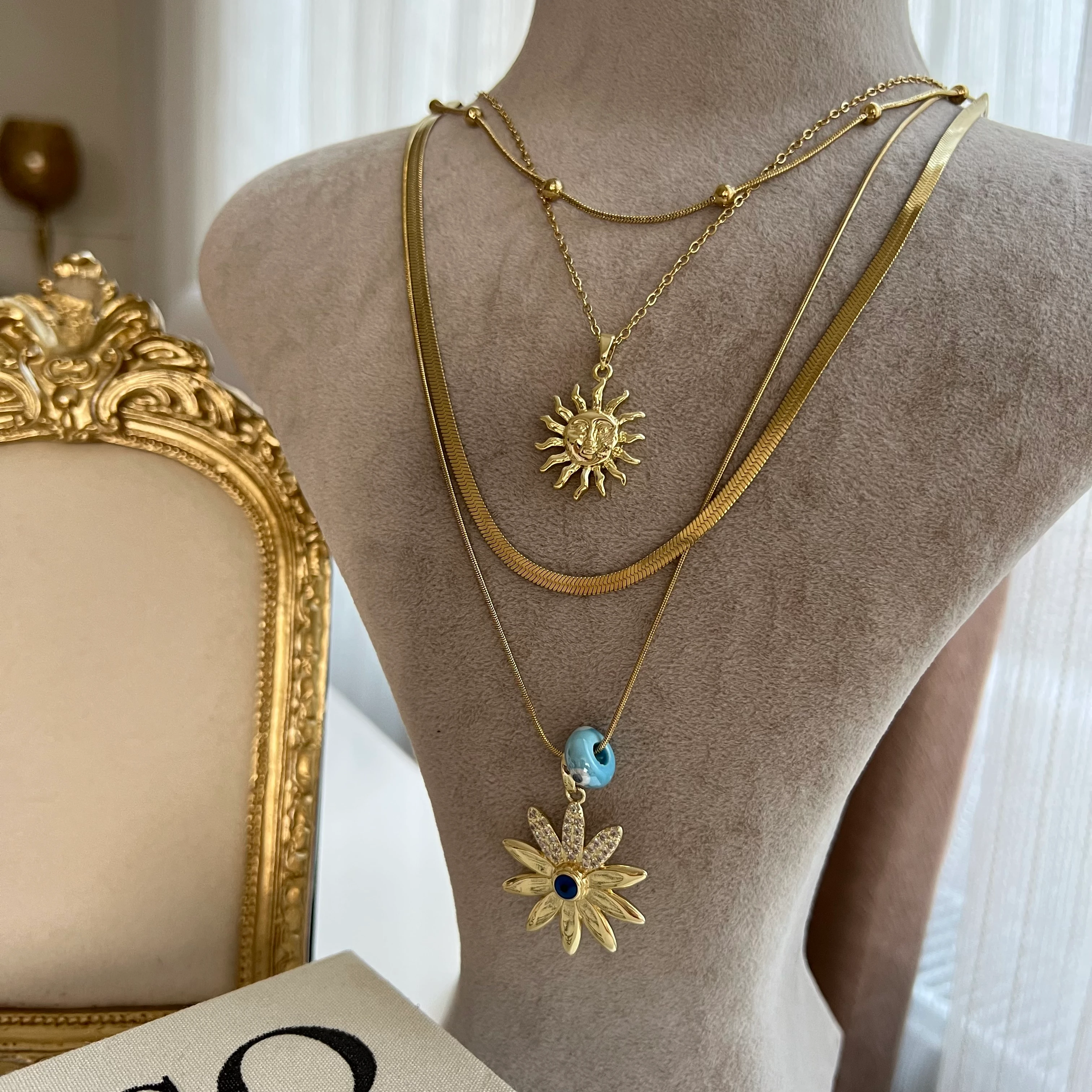 Gold Güneş Mavi Boncuk Detaylı Çelik Çoklu Kolye