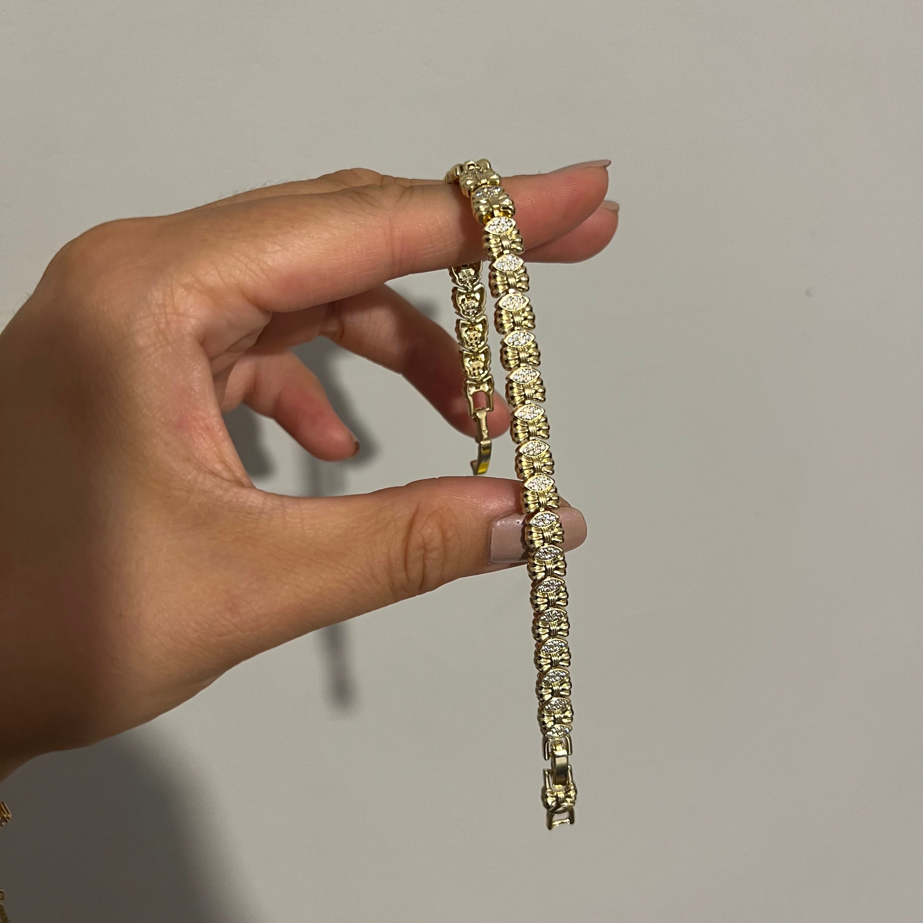 Xuping Kararmaz Taşlı Gold Bileklik