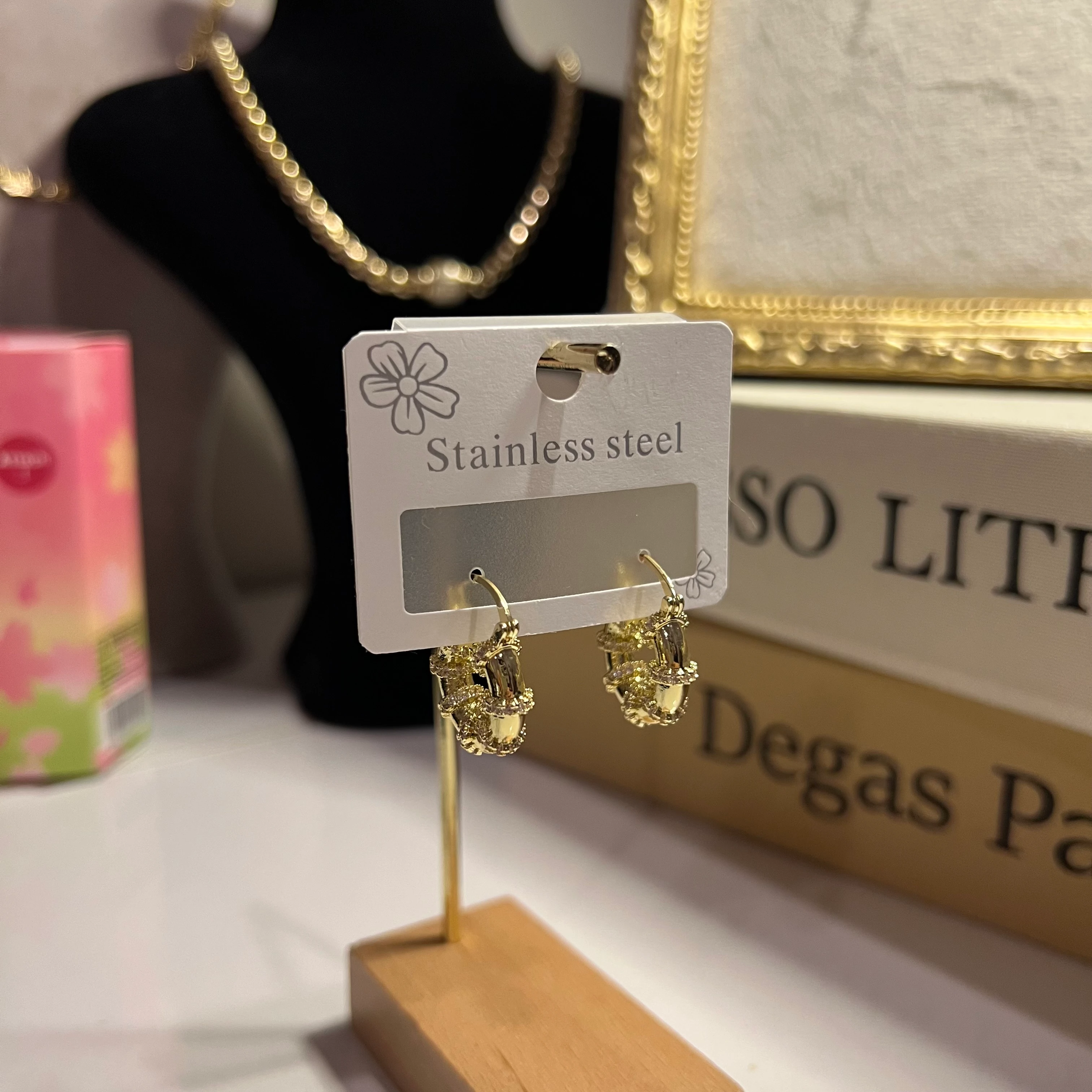 Gold Taşlı Çelik Halka Küpe