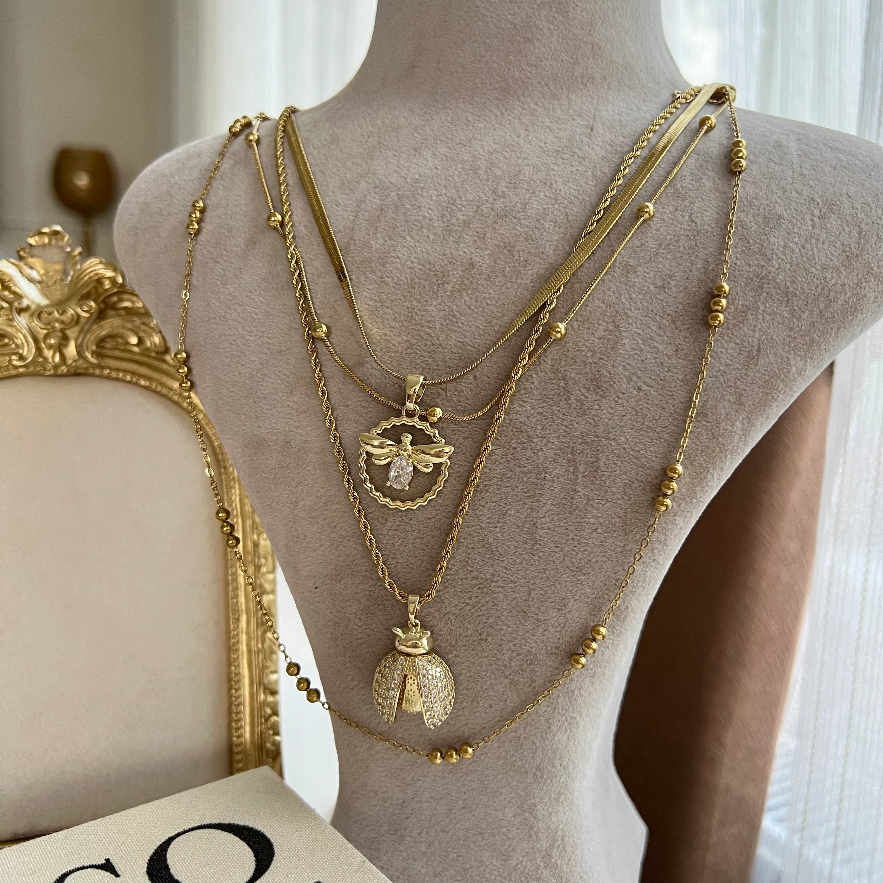 Gold Çelik Çoklu Uğur Böceği Detaylı Kolye