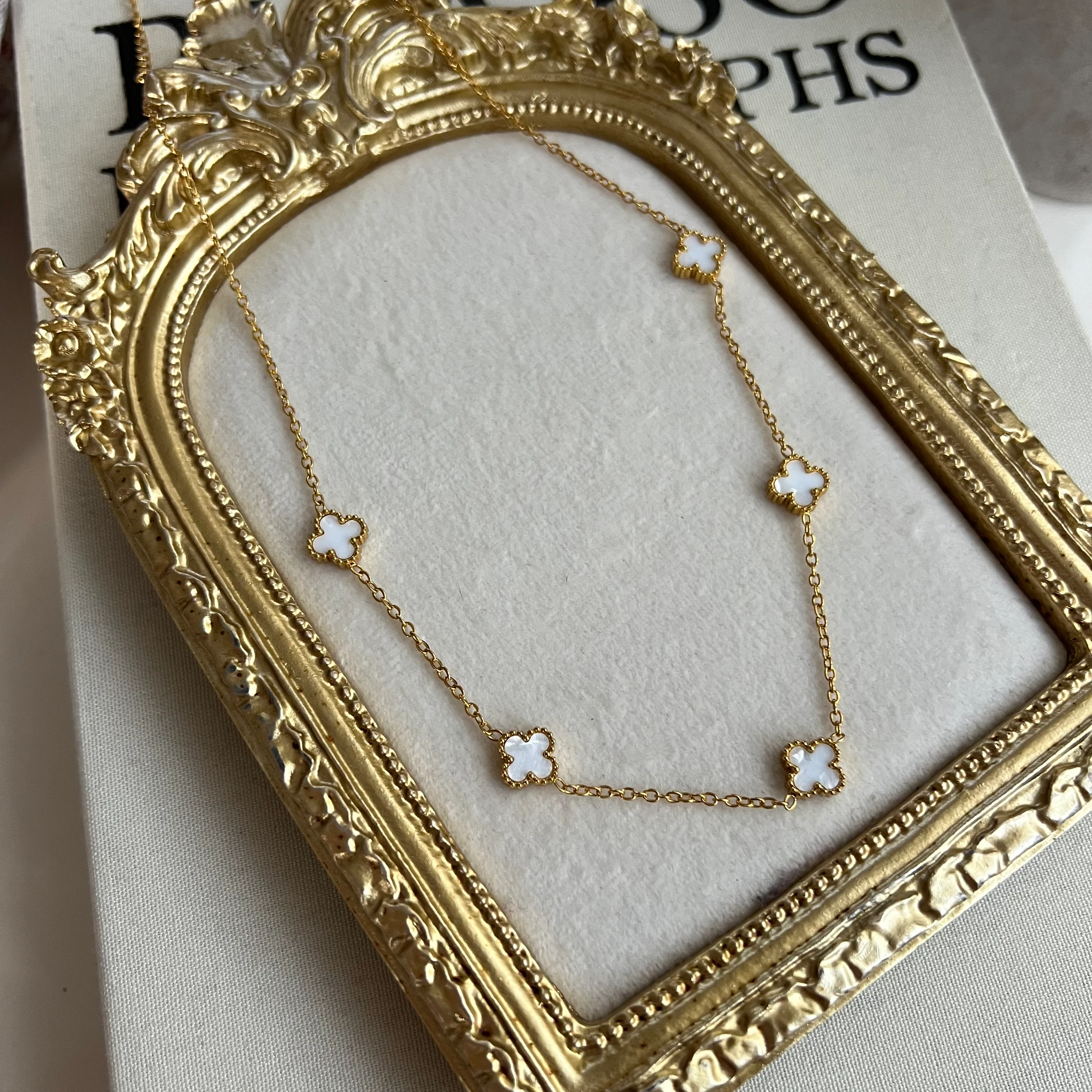 Gold Beyaz Sedefli Yonca Kolye