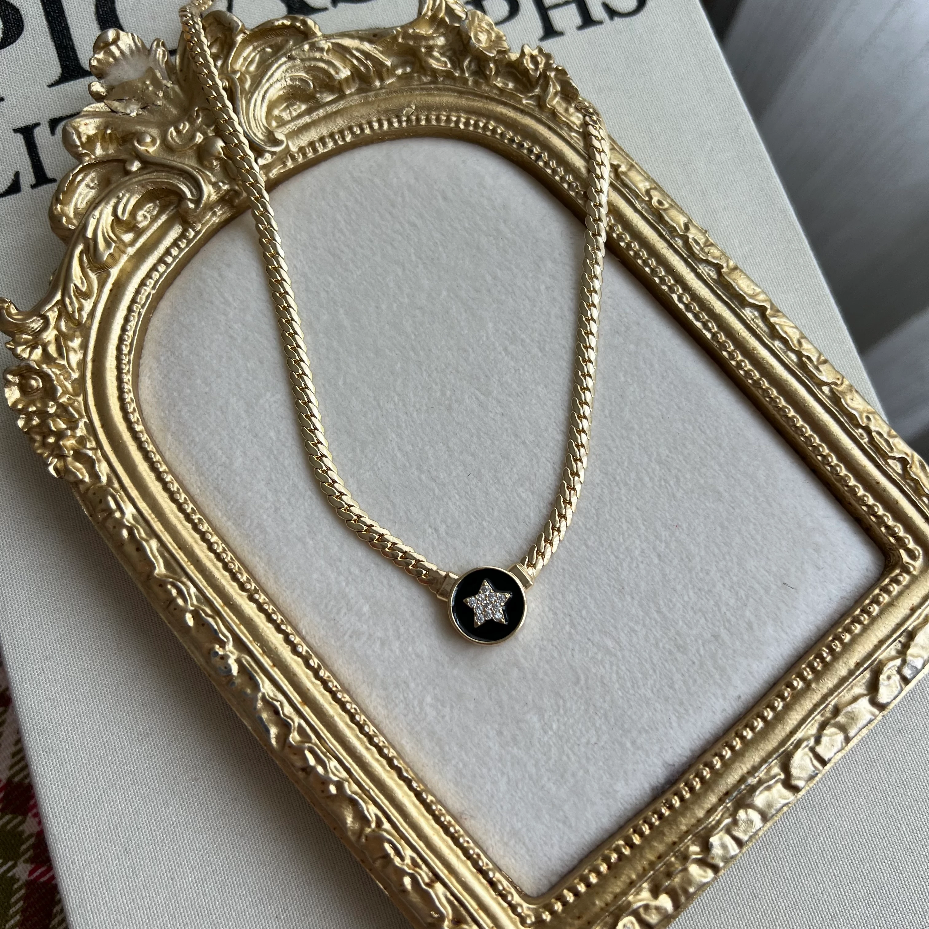 Gold Yıldız Model Serenay Kolye