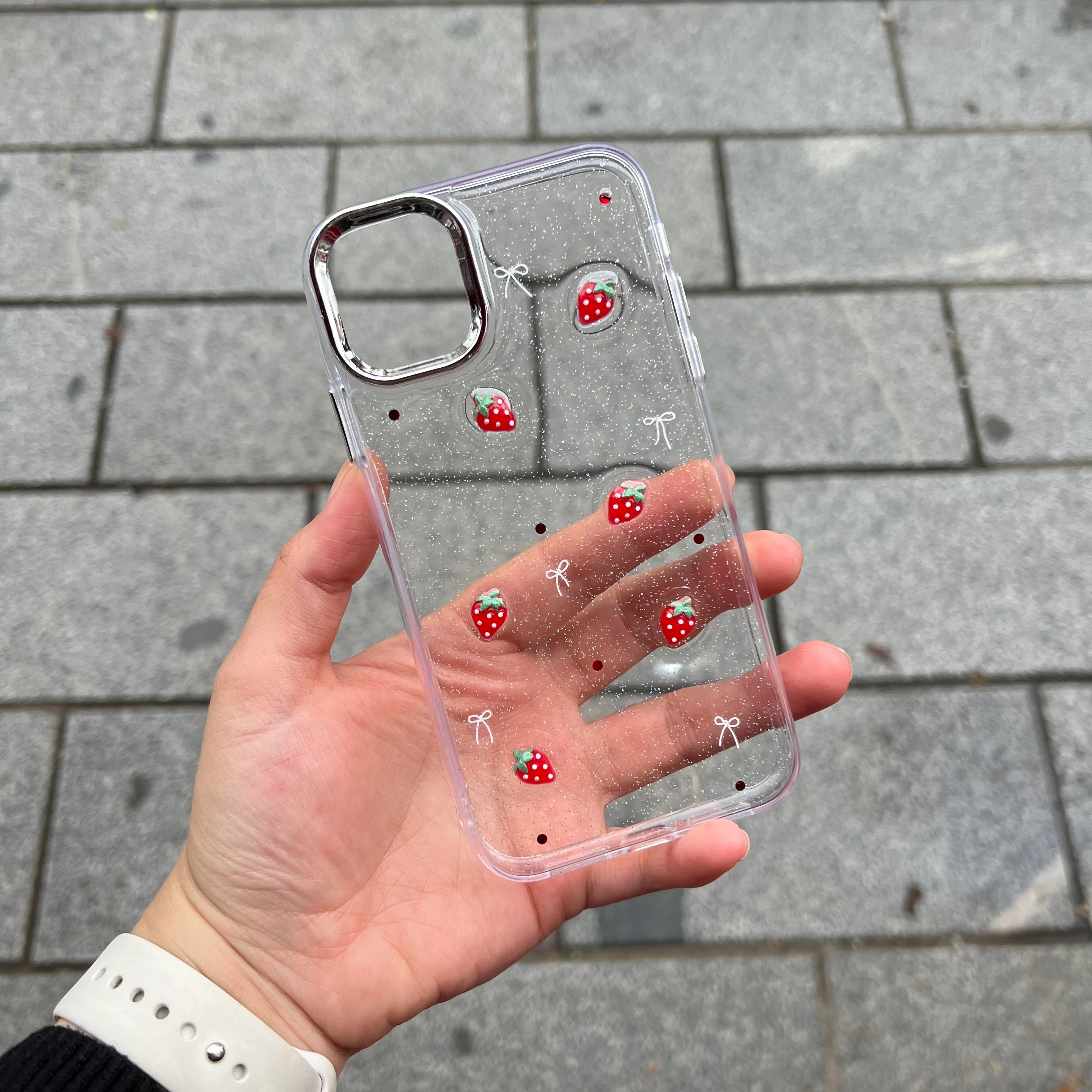 Iphone 11 Simli Şeffaf Çilek Kılıf