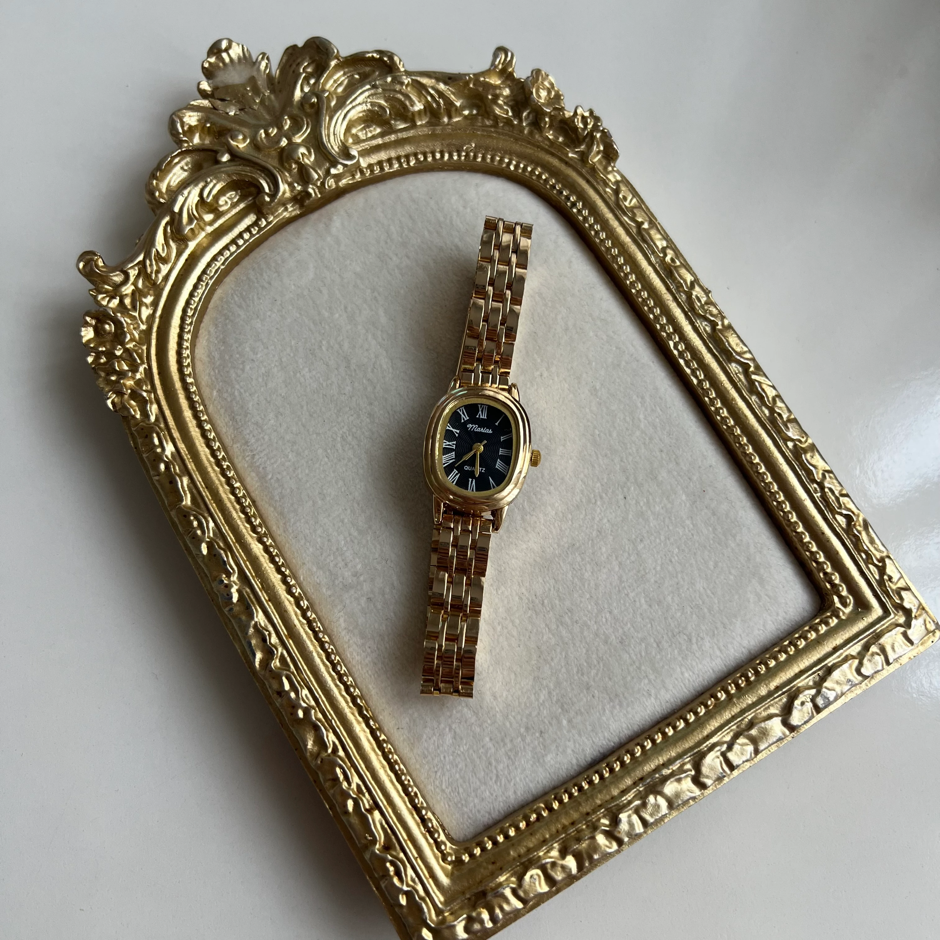 Gold İçi Siyah Vintage Saat