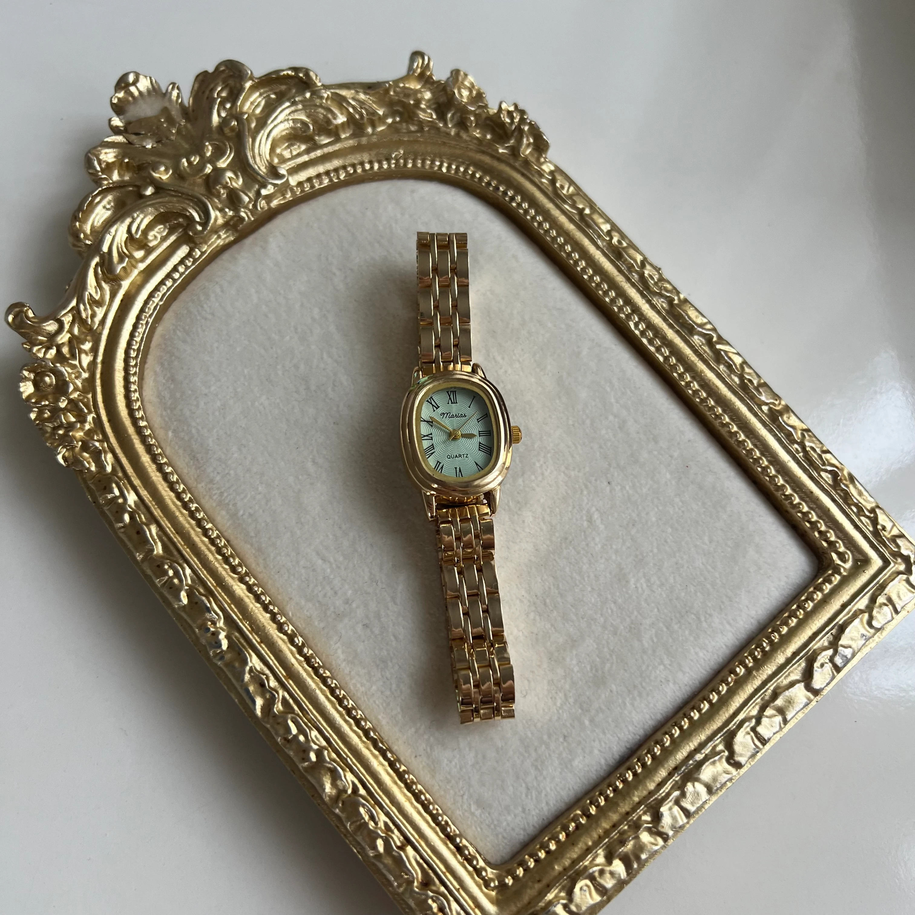 Gold İçi Yeşil Saat