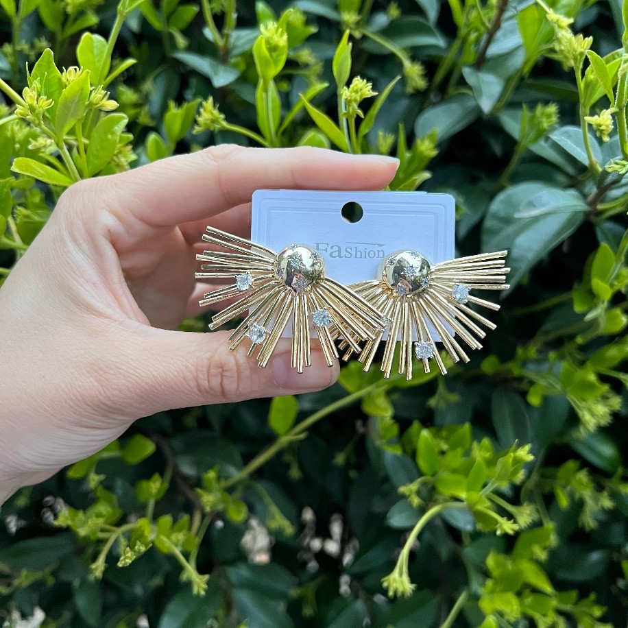 Yelpaze Detaylı Taşlı Gold Küpe