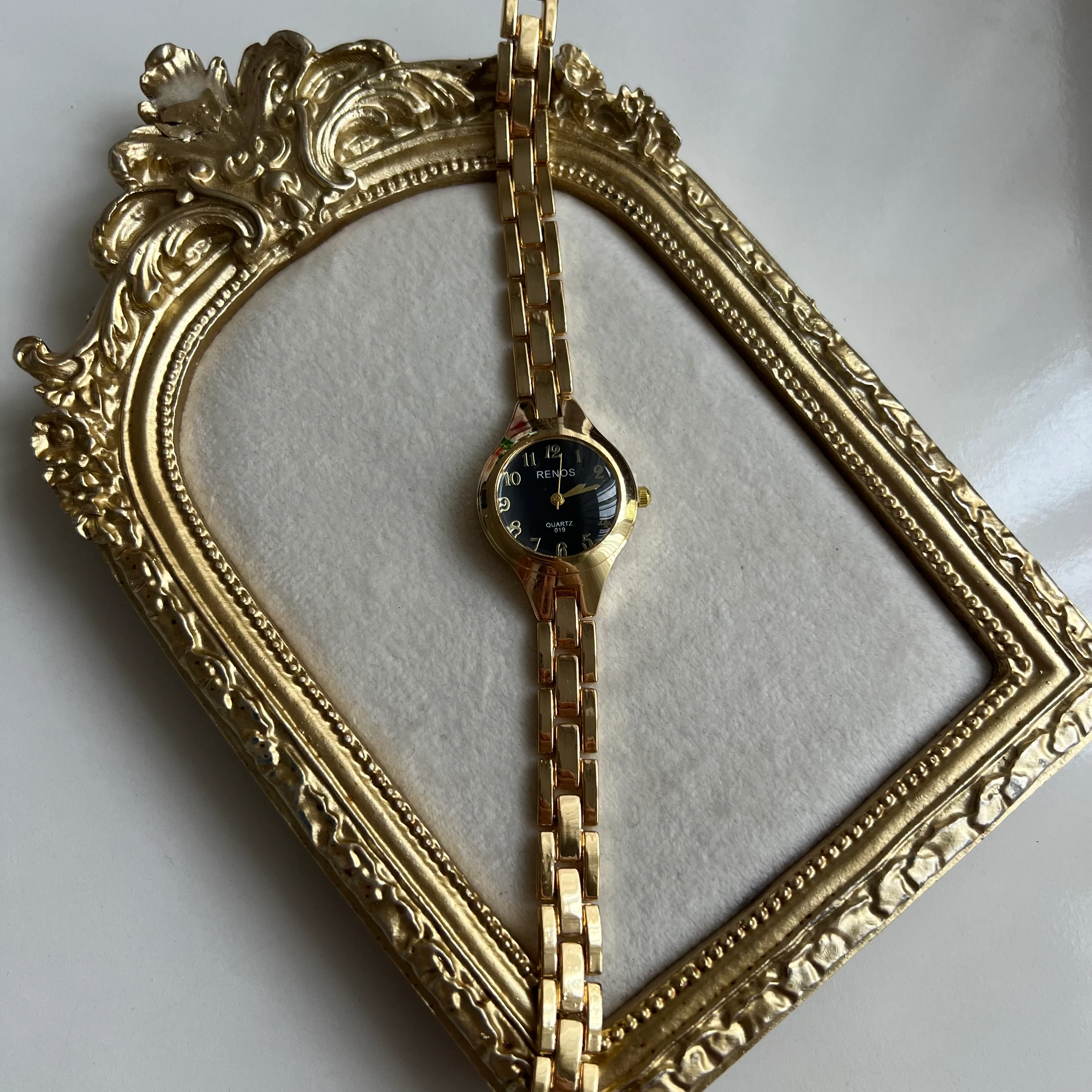 Gold İçi Siyah Saat