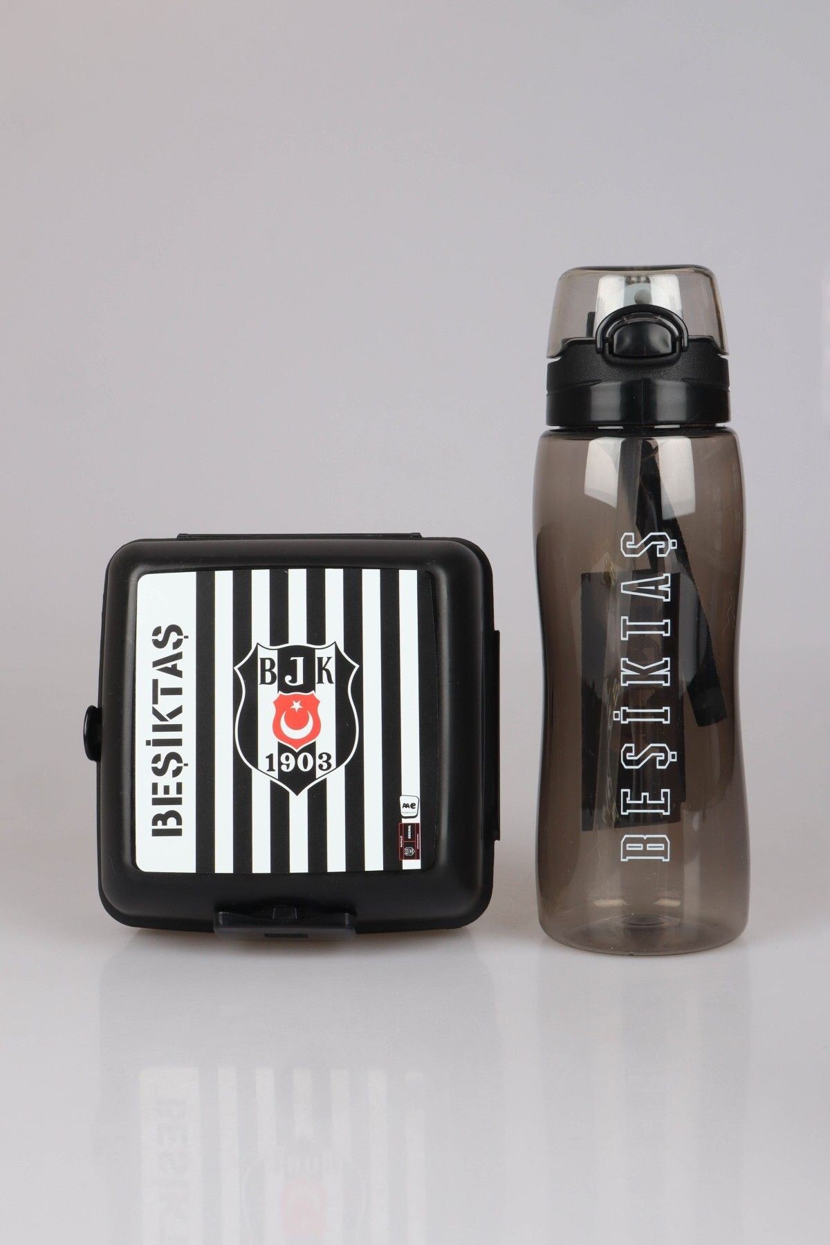 YENİ SEZON LİSANSLI BEŞİKTAŞ BESLENME KABI VE 700 ML TRITAN MATARA YEMEK SETİ