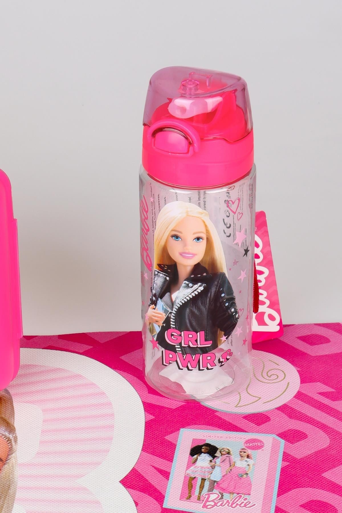 DEKOMUS İLE YENİ SEZON LİSANSLI BARBIE GIRL POWER BESLENME ÖRTÜSÜ, 2 KATLI BESLENME KUTUSU VE 500 ML