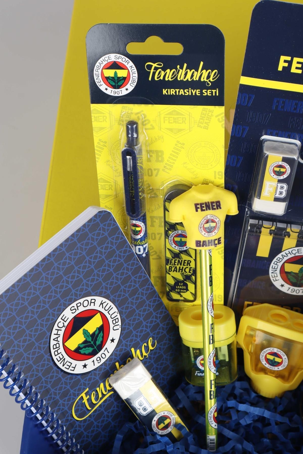 FENERBAHÇE ÖZEL KUTULU PREMIUM 19 PARÇA KIRTASİYE SETİ