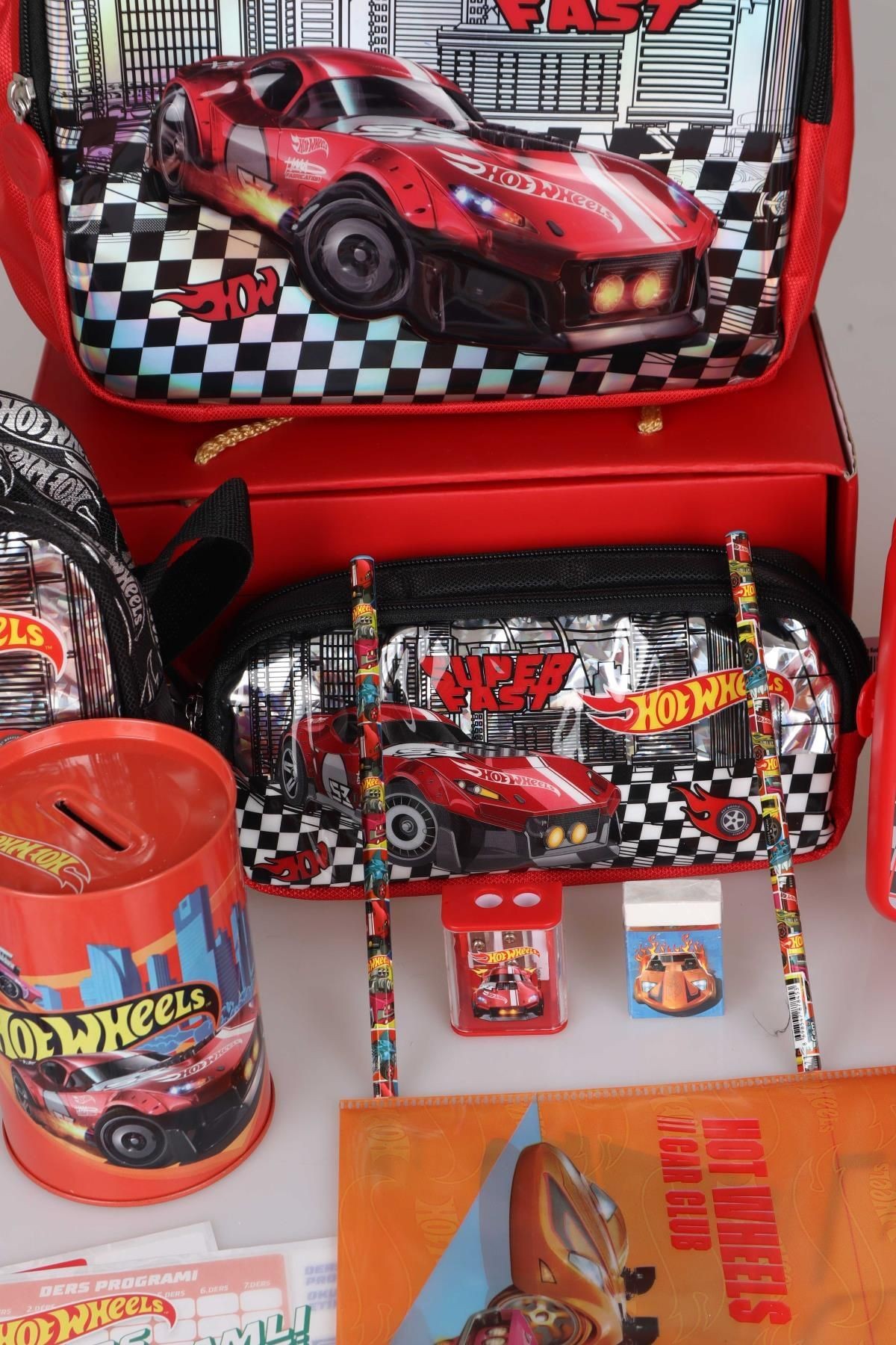 YENİ SEZON LİSANSLI HOT WHEELS OKUL,BESLENME,KALEM ÇANTASI İLE MATARA,BESLENME KABI VE KIRTASİYE SET