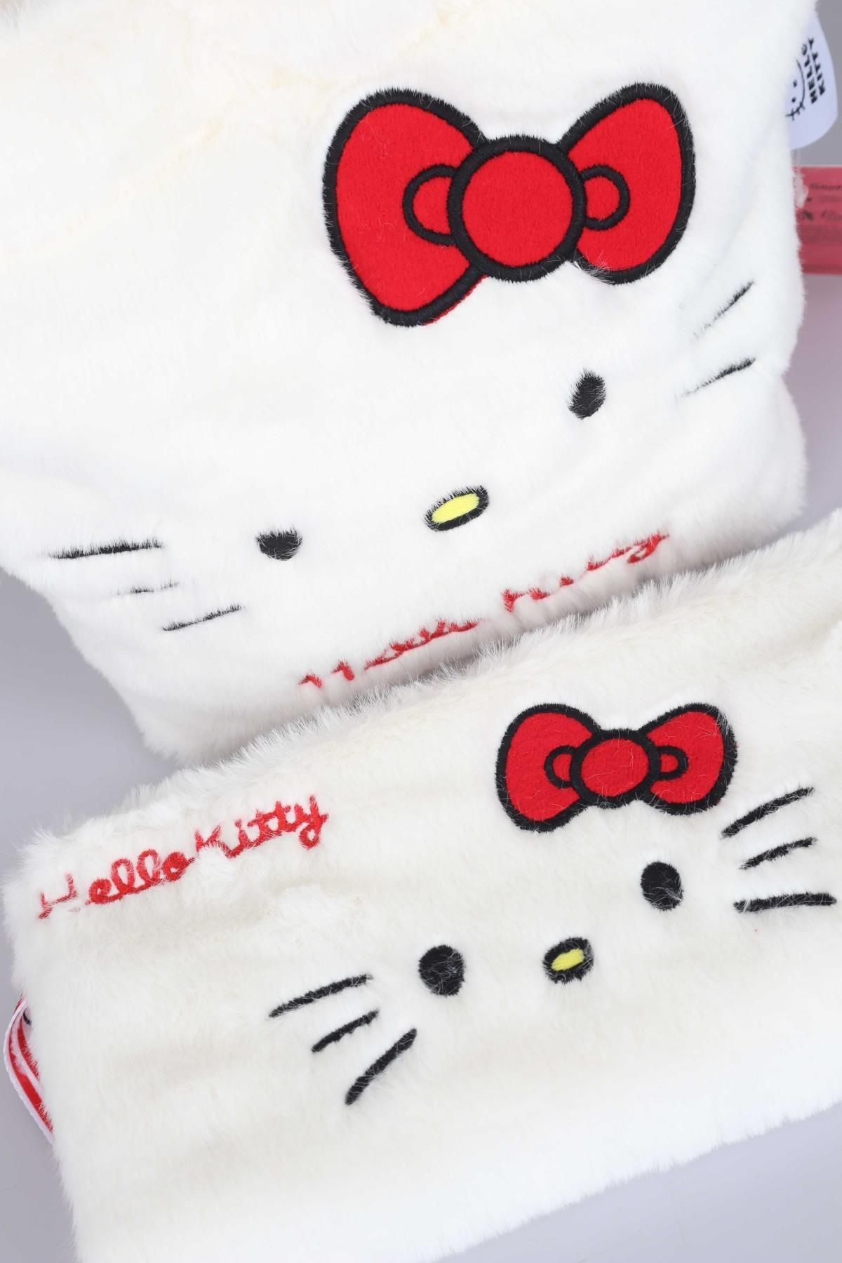 DEKOMUS İLE LİSANSLI YENİ SEZON HELLO KITTY PELUŞ BASIC EL ÇANTASI VE KOL ÇANTASI 2'LİSİ