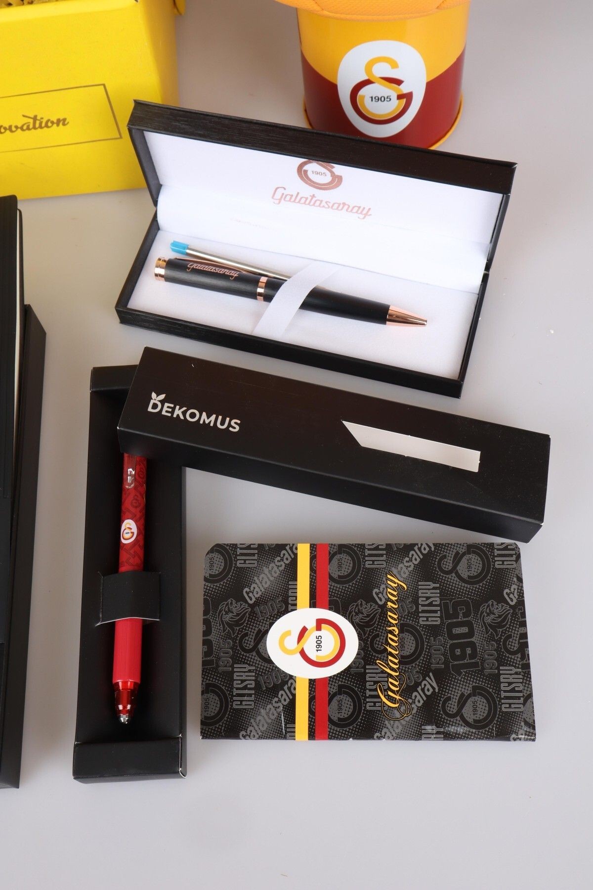 Dekomus Özel Kutulu Li̇sansli Premium Galatasaray 13 Parça Full + Full Yeti̇şki̇n Seti̇