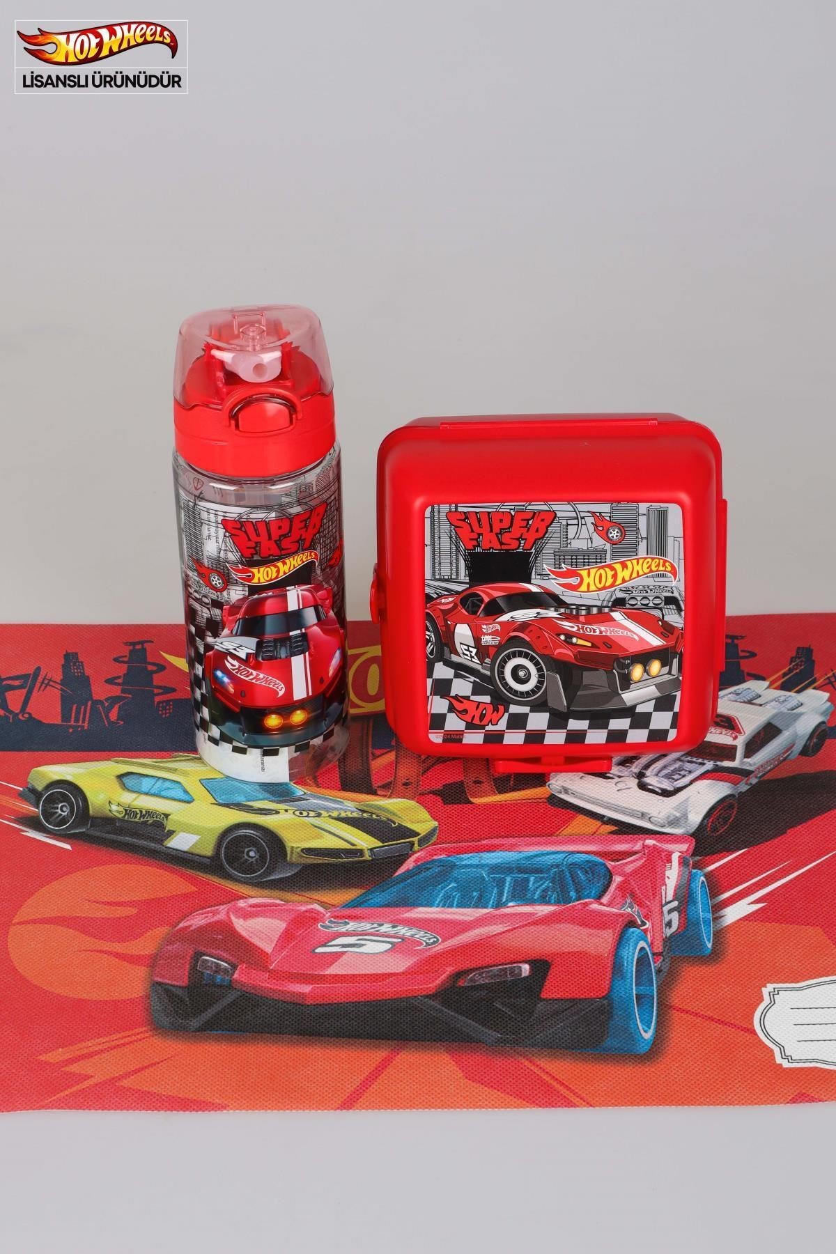 DEKOMUS İLE YENİ SEZON LİSANSLI HOT WHEELS BESLENME ÖRTÜSÜ,BESLENME KABI VE 500 ML MATARA SETİ