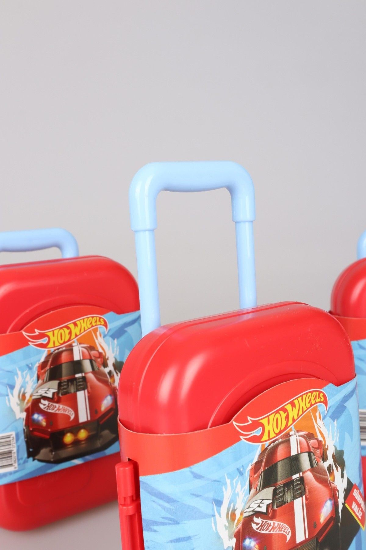 DEKOMUS İLE LİSANSLI HOT WHEELS SÜRPRİZ OYUNCAKLI VALİZ