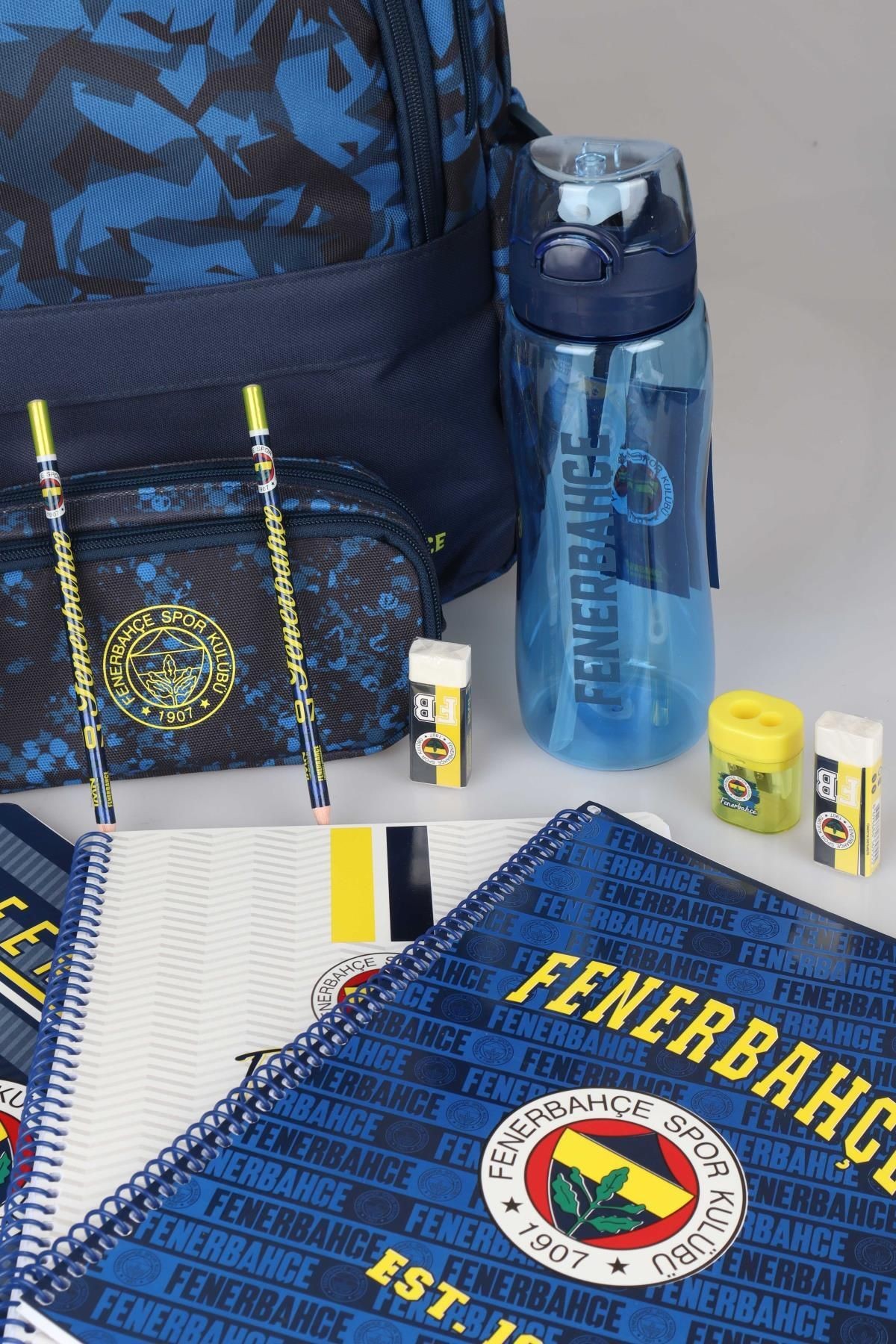 LİSANSLI FENERBAHÇE İLK VE ORTA OKUL ÇANTASI,A4 SPIRALLI 2 ADET KARELİ,2 ADET ÇİZGİLİ DEFTER,700 ML