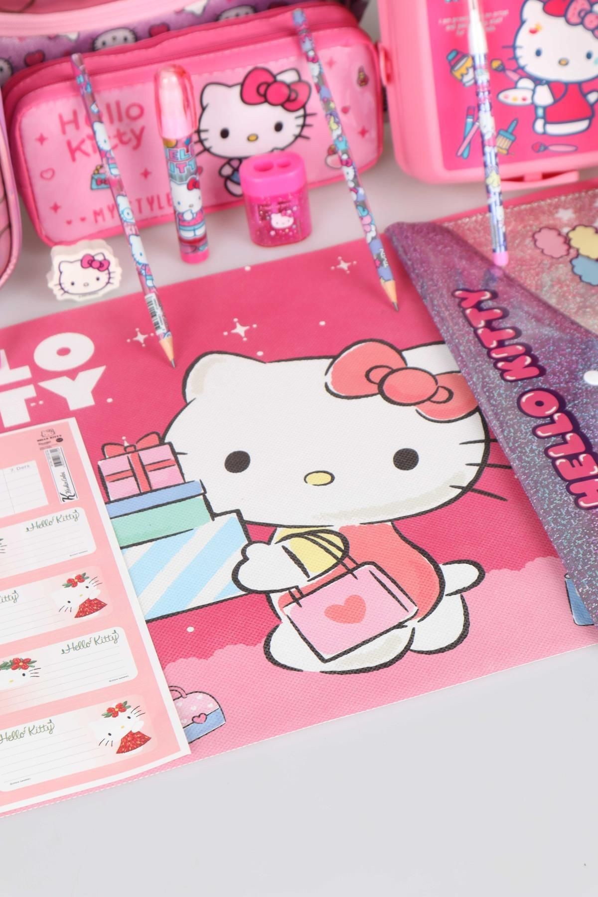 LİSANSLI HELLO KITTY OKUL,BESLENME VE KALEM ÇANTASI İLE BESLENME KABI,MATARA KIRTASİYE OKUL SETİ