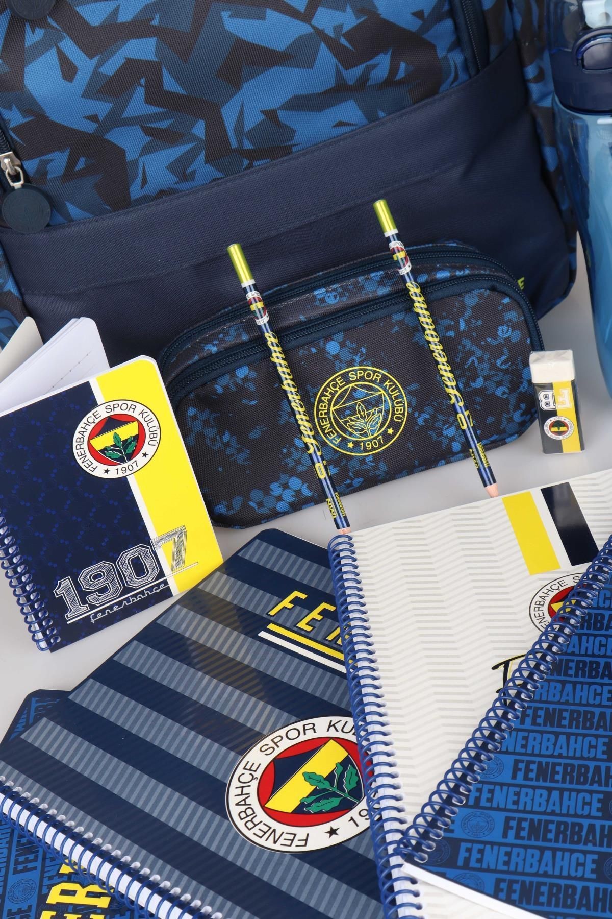 LİSANSLI FENERBAHÇE İLK VE ORTA OKUL ÇANTASI,A4 SPIRALLI 2 ADET KARELİ,2 ADET ÇİZGİLİ DEFTER,700 ML