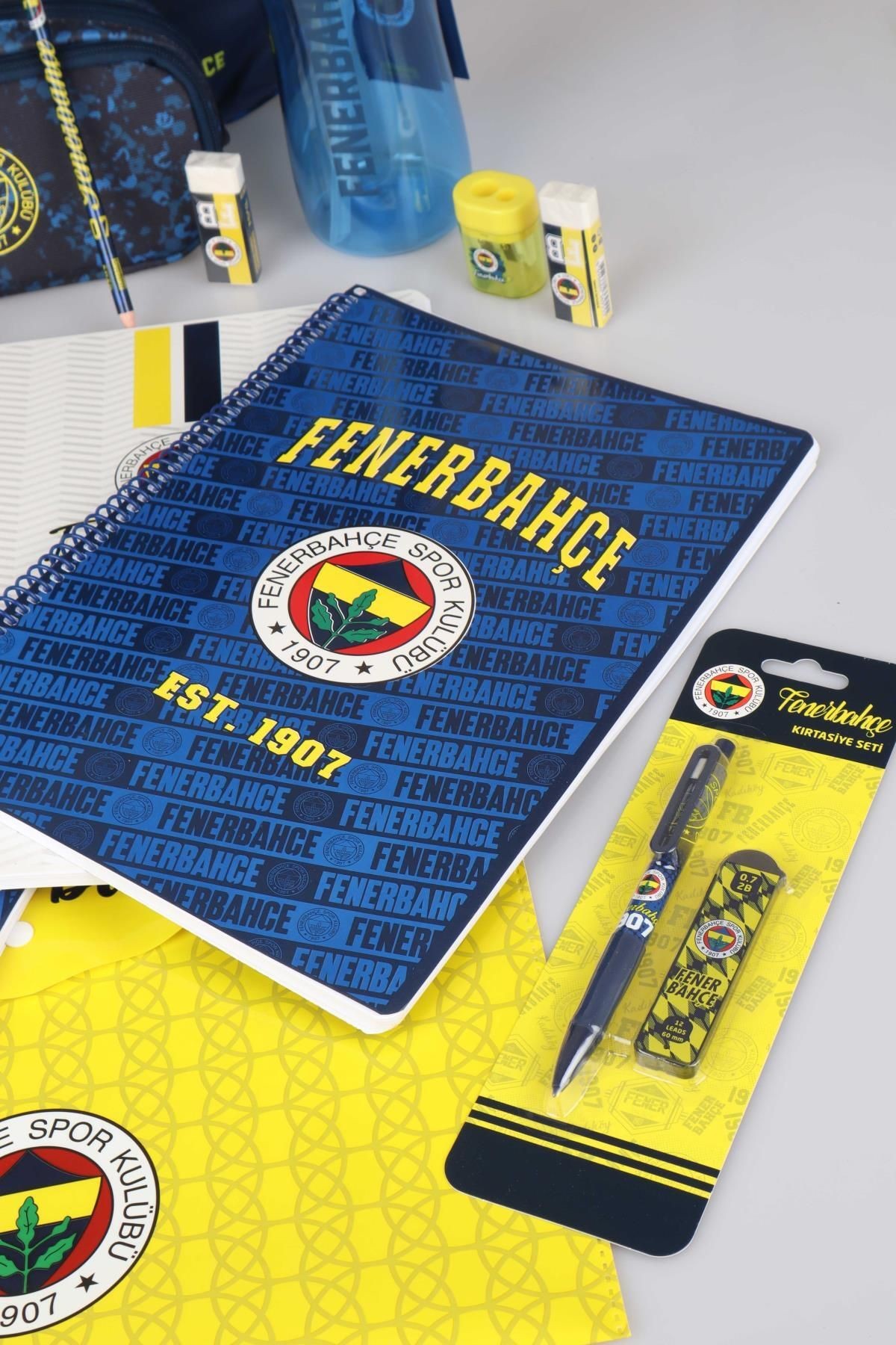 LİSANSLI FENERBAHÇE İLK VE ORTA OKUL ÇANTASI,A4 SPIRALLI 2 ADET KARELİ,2 ADET ÇİZGİLİ DEFTER,700 ML