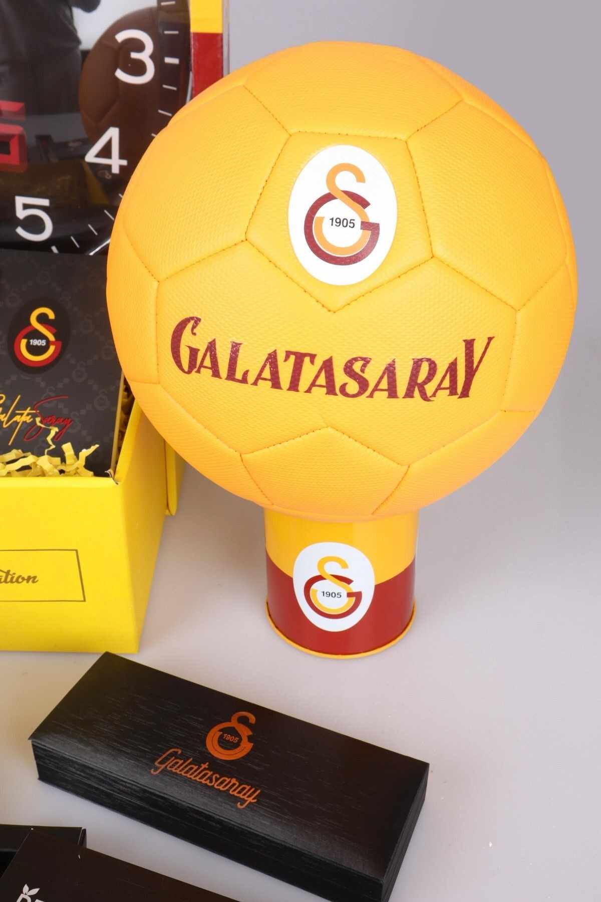 Dekomus Özel Kutulu Li̇sansli Premium Galatasaray 13 Parça Full + Full Yeti̇şki̇n Seti̇