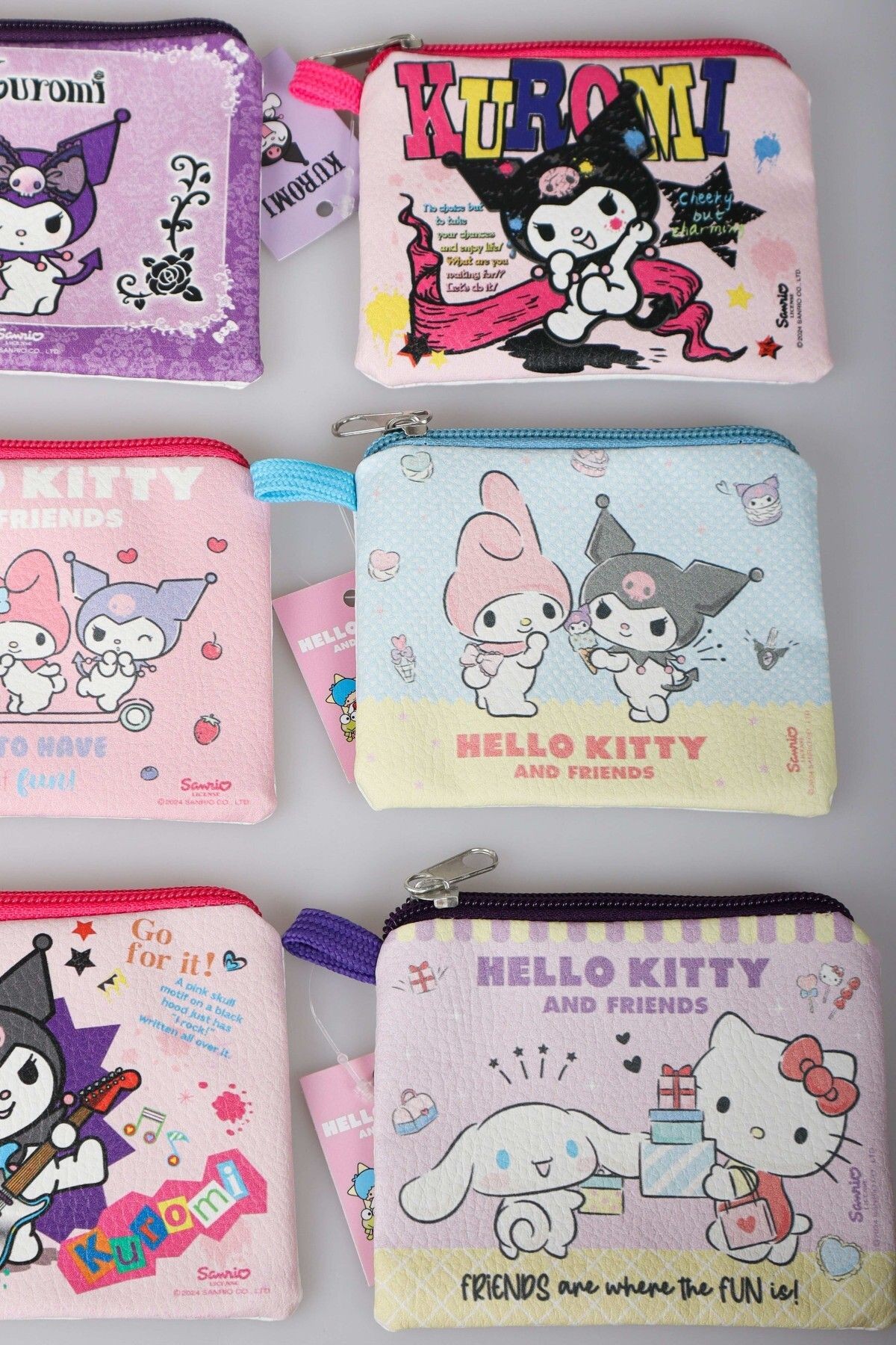DEKOMUS İLE LİSANSLI YENİ SEZON BEST FRIENDS KUROMI,HELLO KITTY,CINNAMOROLL 2'Lİ PARA ÇANTASI