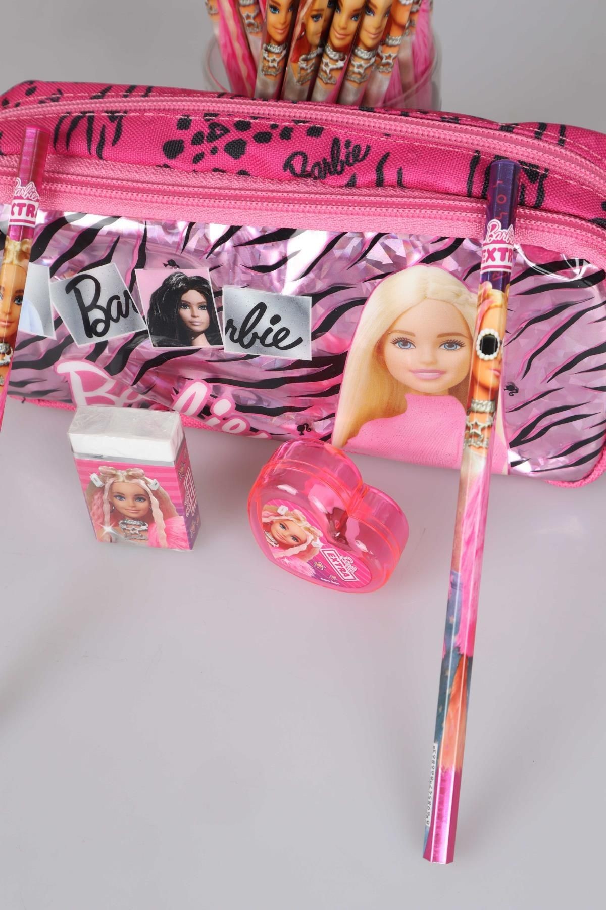 LİSANSLI BARBIE "PINK LOVE" SETİ KALEM ÇANTASI,KALPLİ KALEMTRAŞ,2 ADET KURŞUN KALEM VE SİLGİ SETİ