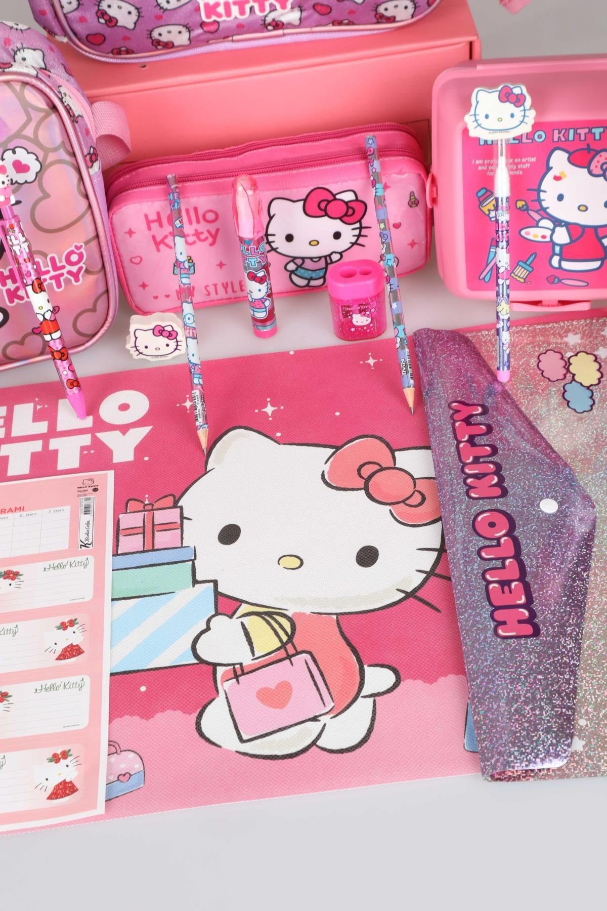 TEK BÖLMELİ KÜÇÜK BOY 32 CM HELLO KITTY ANAOKUL,BESLENME VE KALEM ÇANTASI İLE BESLENME KABI,MATARA K