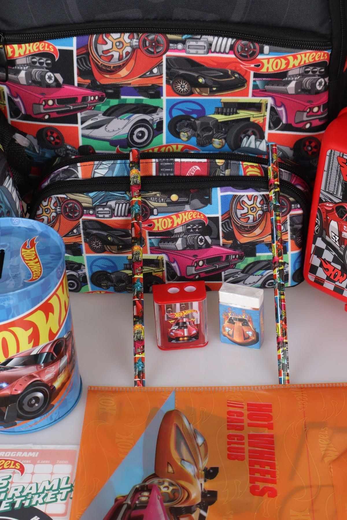 YENİ SEZON LİSANSLI HOT WHEELS OKUL,BESLENME,KALEM ÇANTASI İLE MATARA,BESLENME KABI VE KIRTASİYE SET