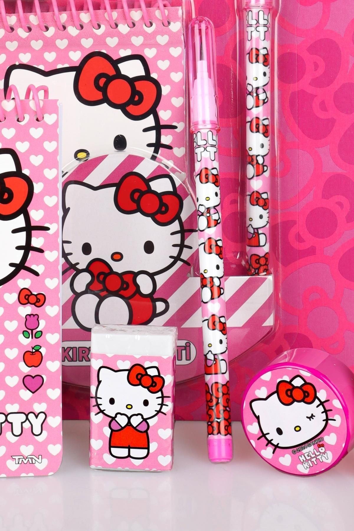 مجموعة أدوات مكتبية مرخصة من HELLO KITTY مكونة من 4 قطع، وأقلام رصاص سهلة الارتداء، وممحاة، وقلم رصاص شارهين