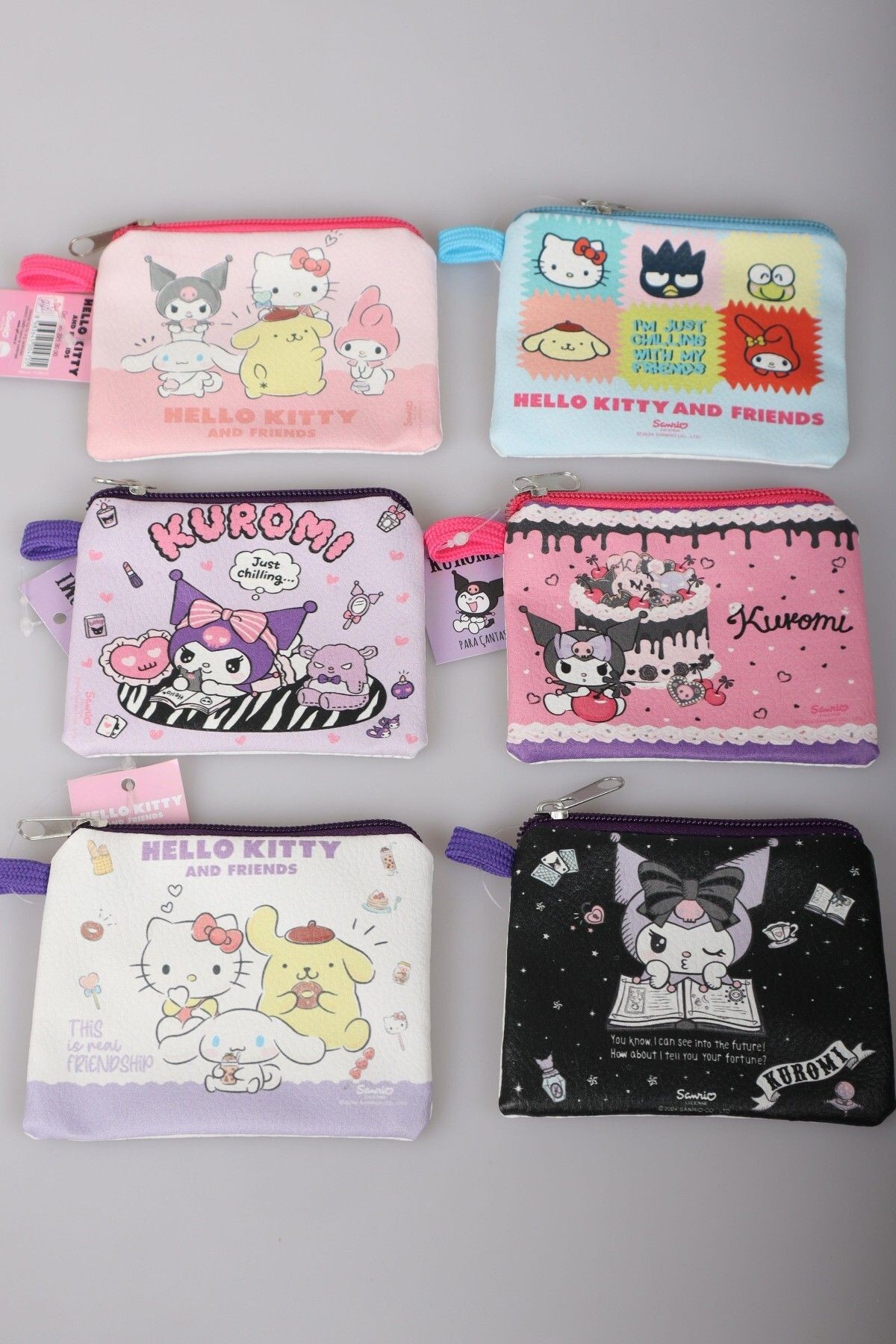 DEKOMUS İLE LİSANSLI YENİ SEZON BEST FRIENDS KUROMI,HELLO KITTY,CINNAMOROLL 2'Lİ PARA ÇANTASI
