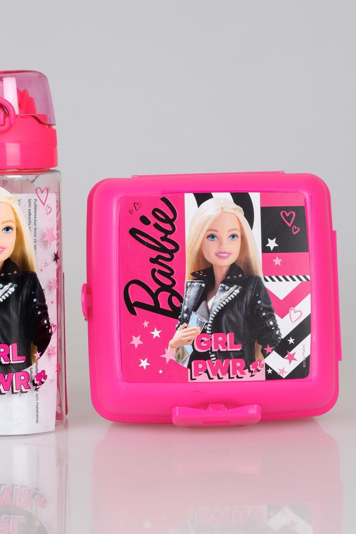 DEKOMUS İLE YENİ SEZON LİSANSLI BARBIE GIRL POWER BESLENME ÖRTÜSÜ, 2 KATLI BESLENME KUTUSU VE 500 ML