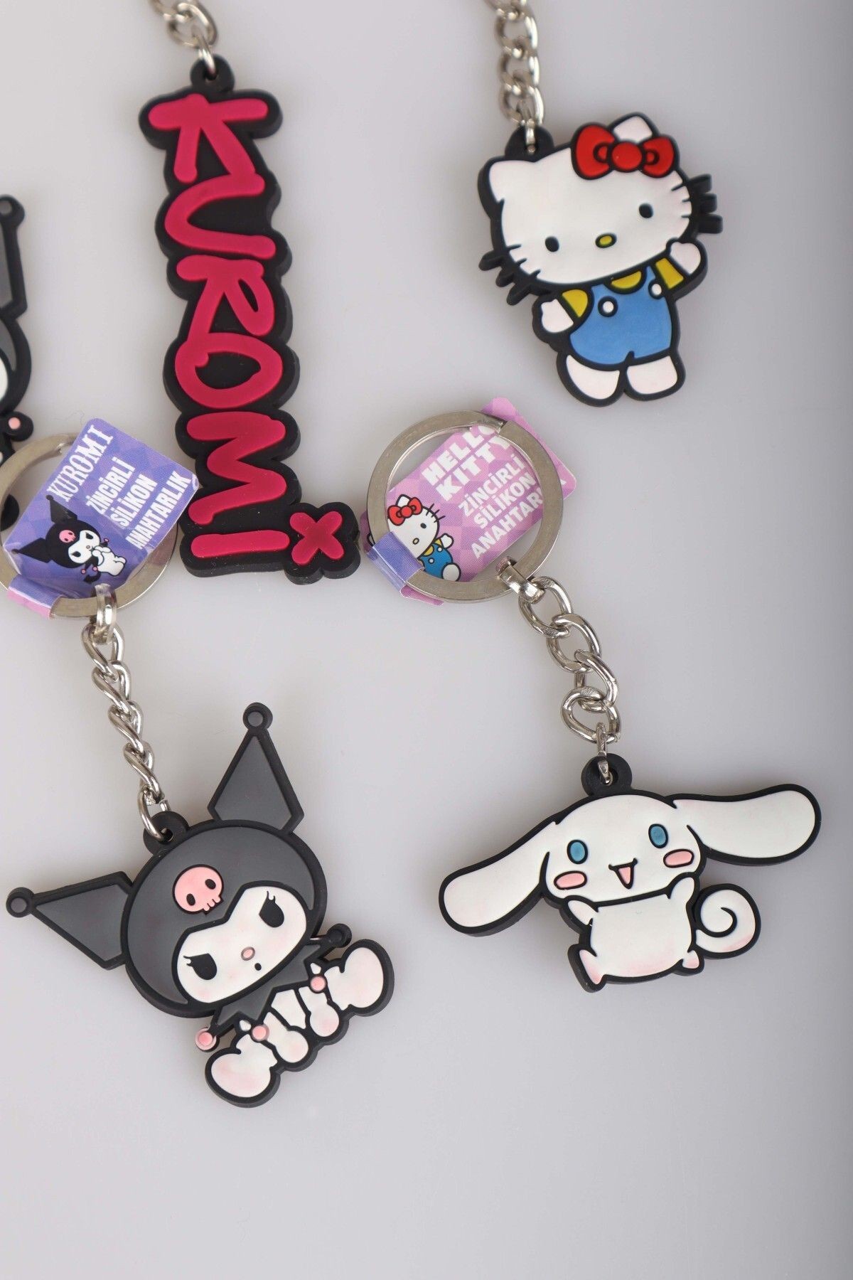 DEKOMUS İLE LİSANSLI YENİ SEZON BEST FRIENDS KUROMI,HELLO KITTY,CINNAMOROLL 2'Lİ ZİNCİRLİ ANAHTARLIK