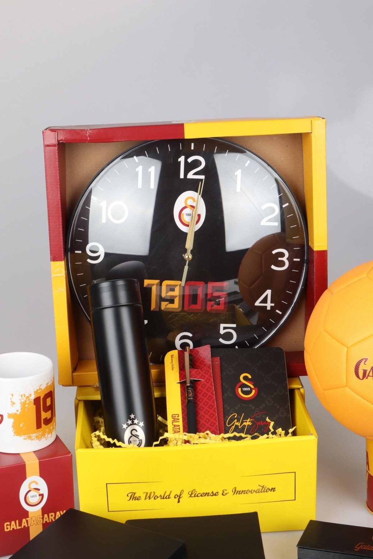 Dekomus Özel Kutulu Li̇sansli Premium Galatasaray 13 Parça Full + Full Yeti̇şki̇n Seti̇