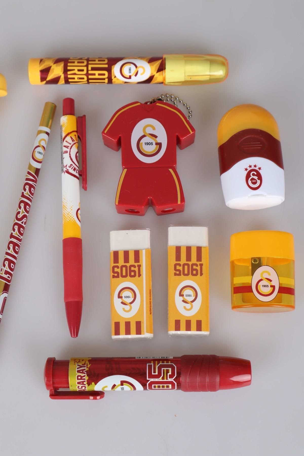 Dekomus I?le Li?sansli Galatasaray 12 Parça Kirtasi?ye Seti? Si?lgi? Tepeli? Kurşun Kalem