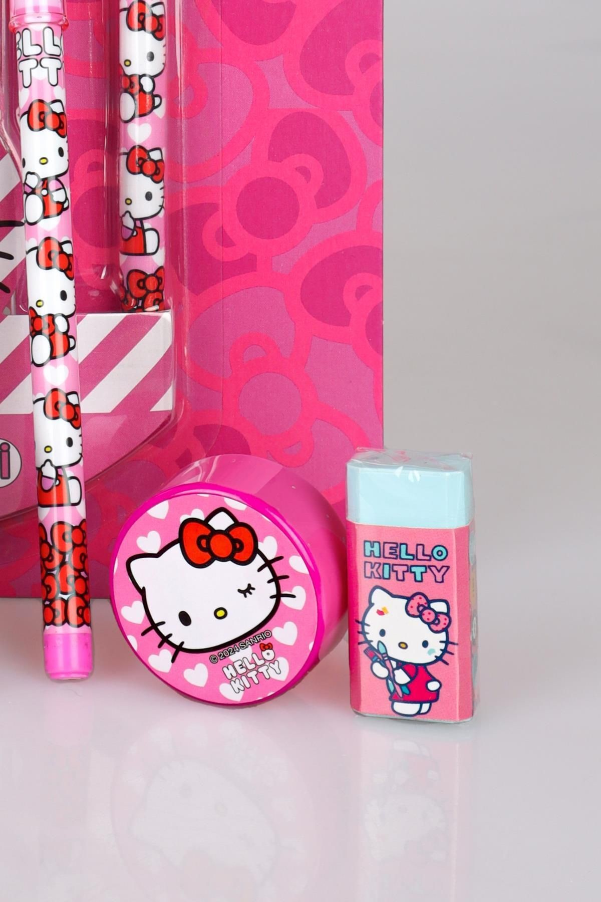 مجموعة أدوات مكتبية مرخصة من HELLO KITTY مكونة من 4 قطع، وأقلام رصاص سهلة الارتداء، وممحاة، وقلم رصاص شارهين