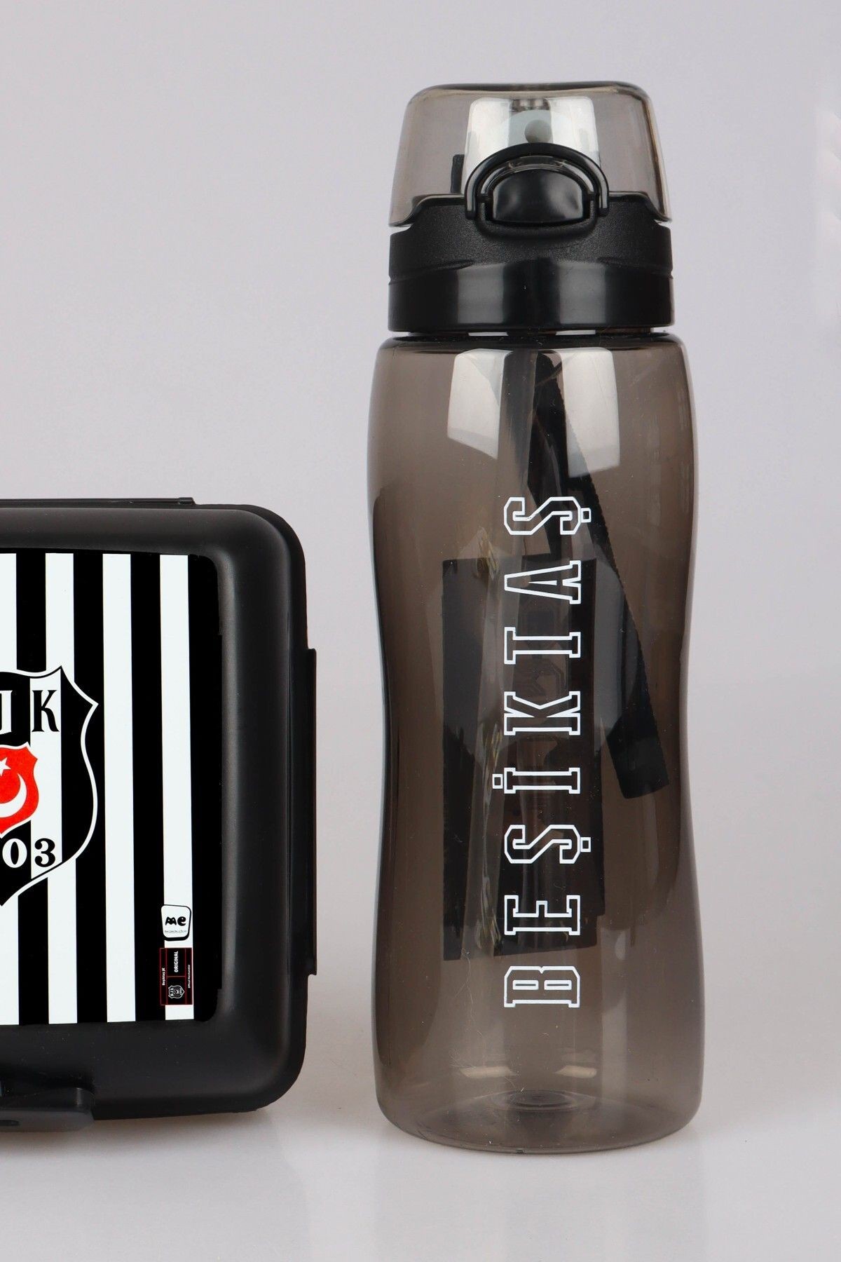 YENİ SEZON LİSANSLI BEŞİKTAŞ BESLENME KABI VE 700 ML TRITAN MATARA YEMEK SETİ