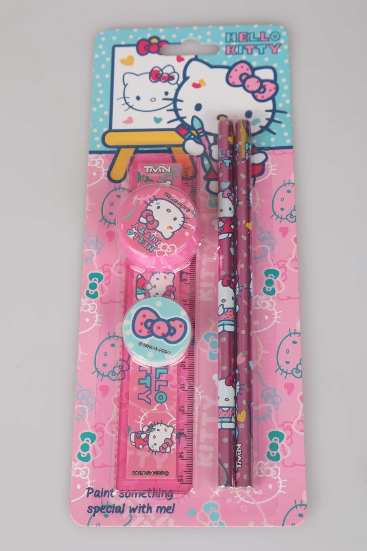 LİSANSLI HELLO KITTY 5'Lİ  KIRTASİYE SETİ CETVEL, 2 ADET KURŞUN KALEM,SİLGİ VE KALEMTRAŞ