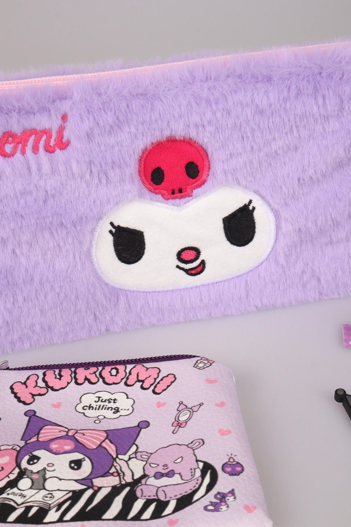 DEKOMUS İLE LİSANSLI YENİ SEZON KUROMI PELUŞ BASIC EL ÇANTASI,PARA ÇANTASI VE ZİNCİRLİ ANAHTARLIK SE