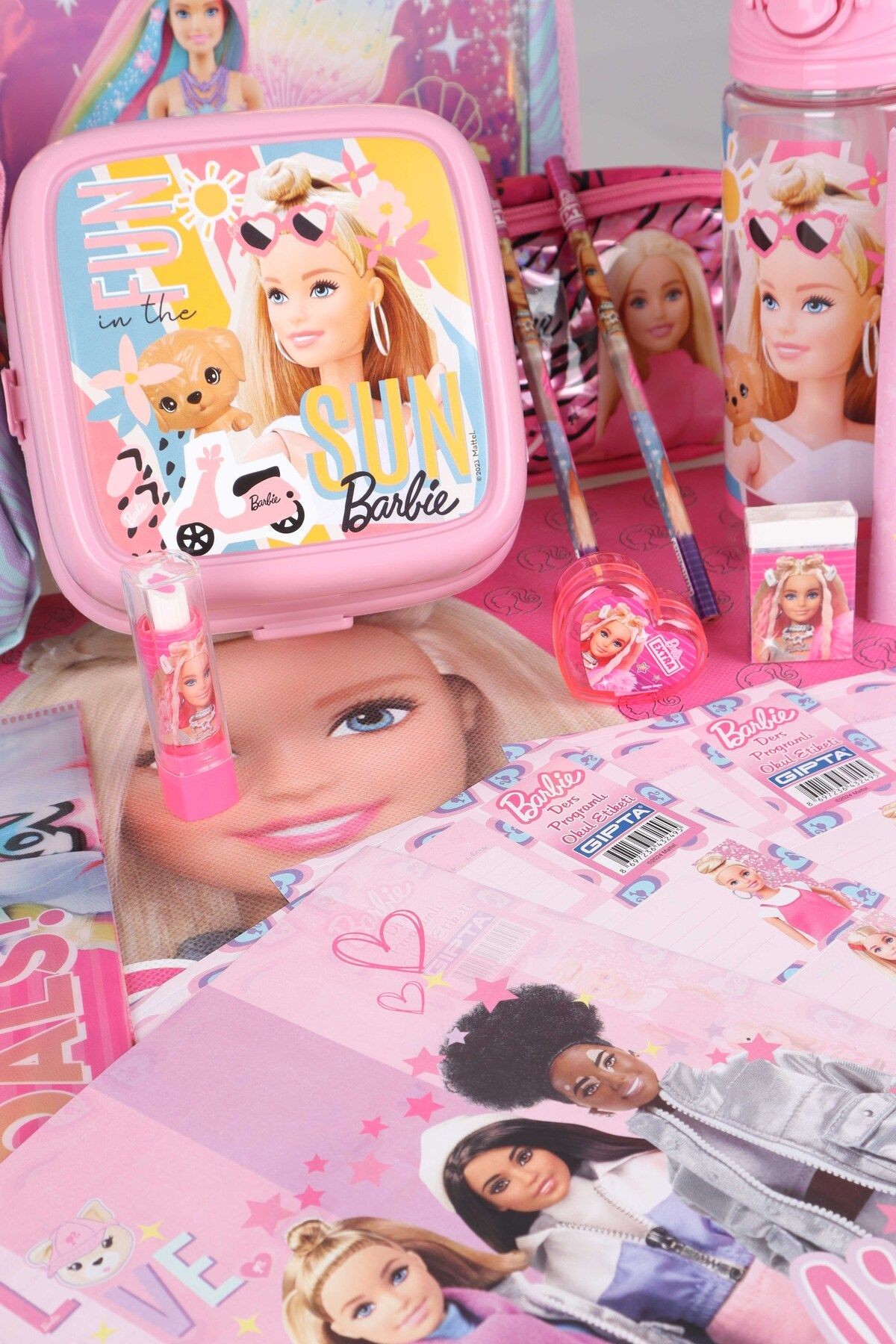 DEKOMUS İLE YENİ SEZON LİSANSLI BARBIE'NİN DENİZ KIZI RÜYASI KOLEKSİYONU OKUL,BESLENME VE KALEM ÇANT