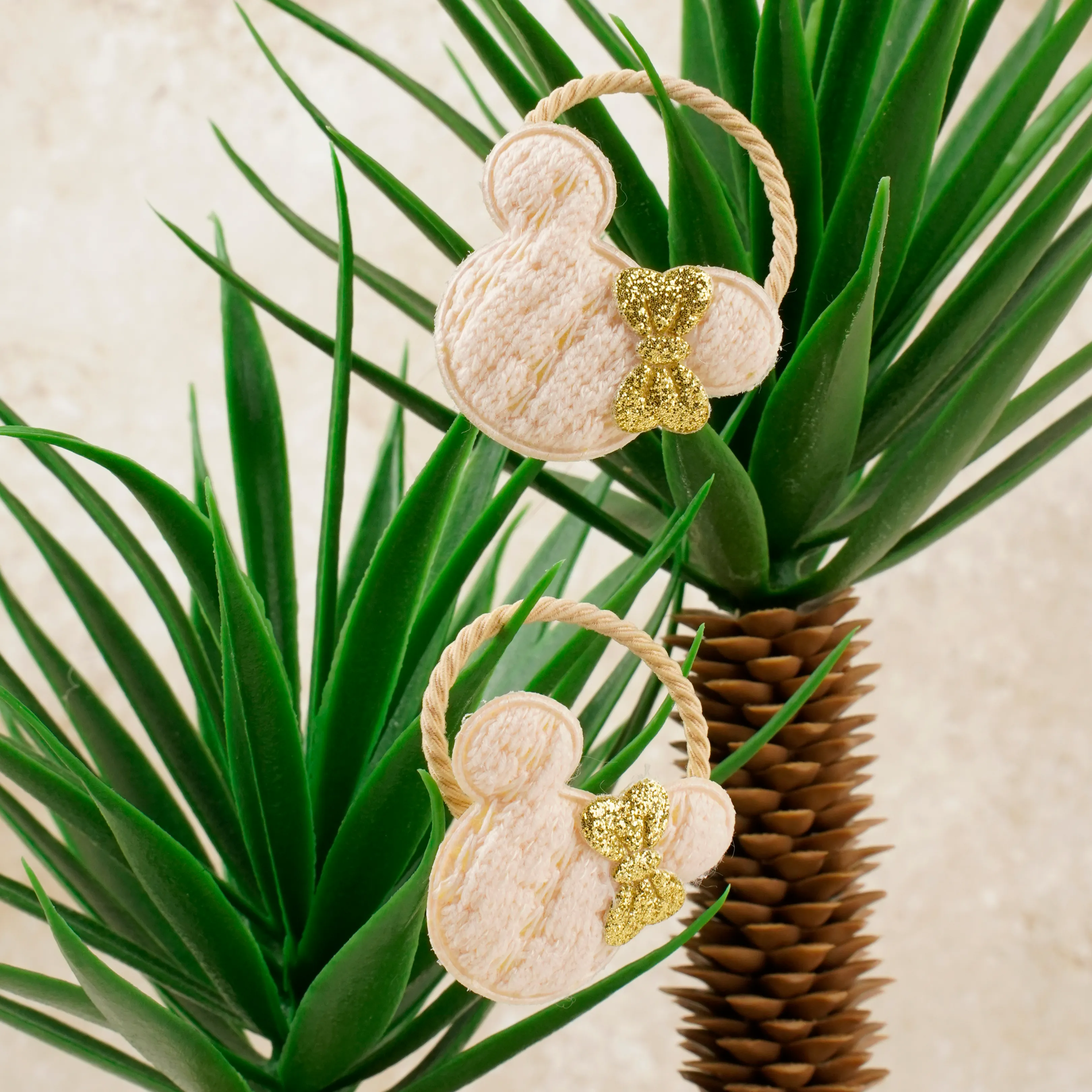 Çiftli Simli Fiyonk Detaylı Mickey Figürlü Toka | Lora Bliss