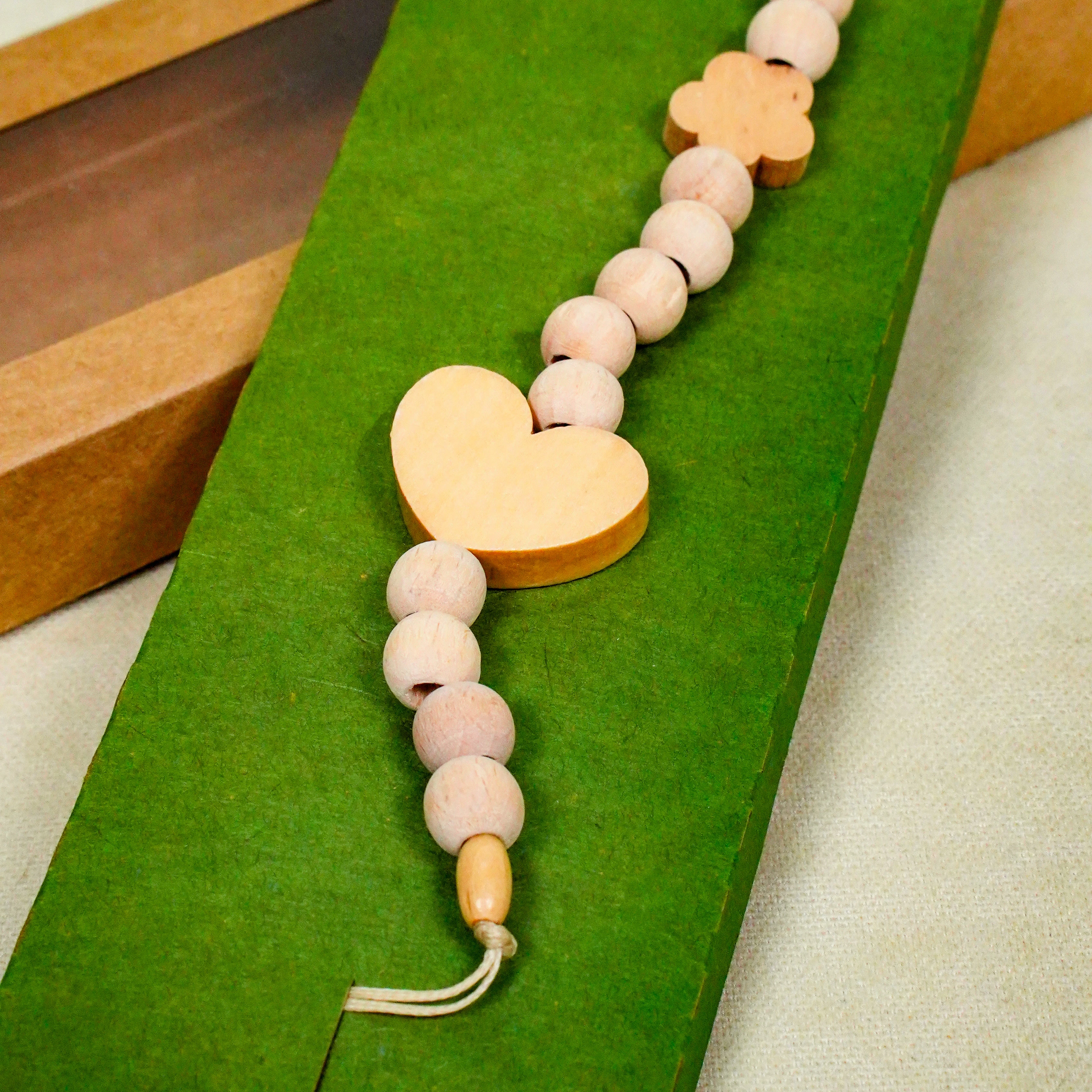 Lora Bliss Unisex Emzik Tutacağı – Ahşap Boncuklu  (1 Adet Karışık Model) - Tavşan