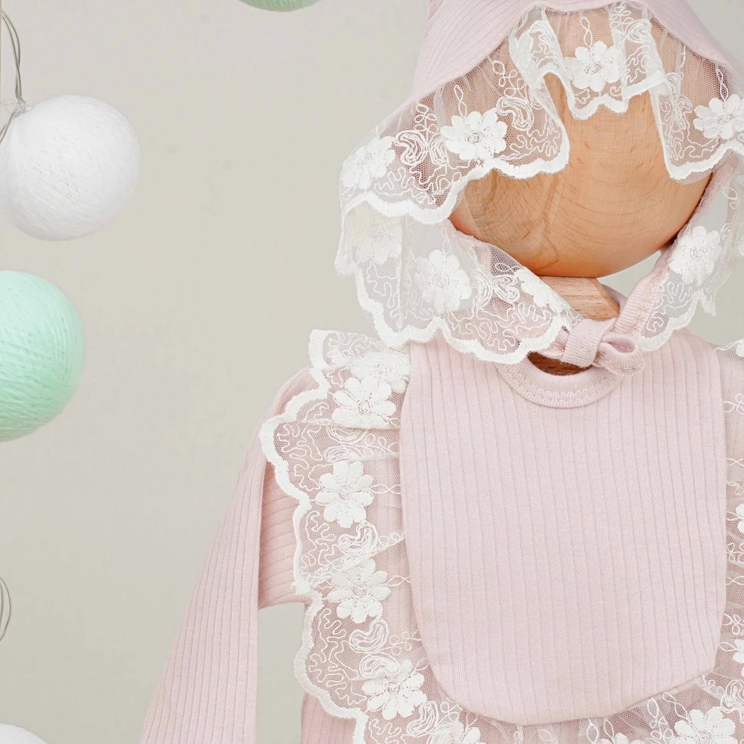 Lora Bliss Kız Bebek Brode İşlemeli 5’li Hastane Çıkış Seti - Pudra