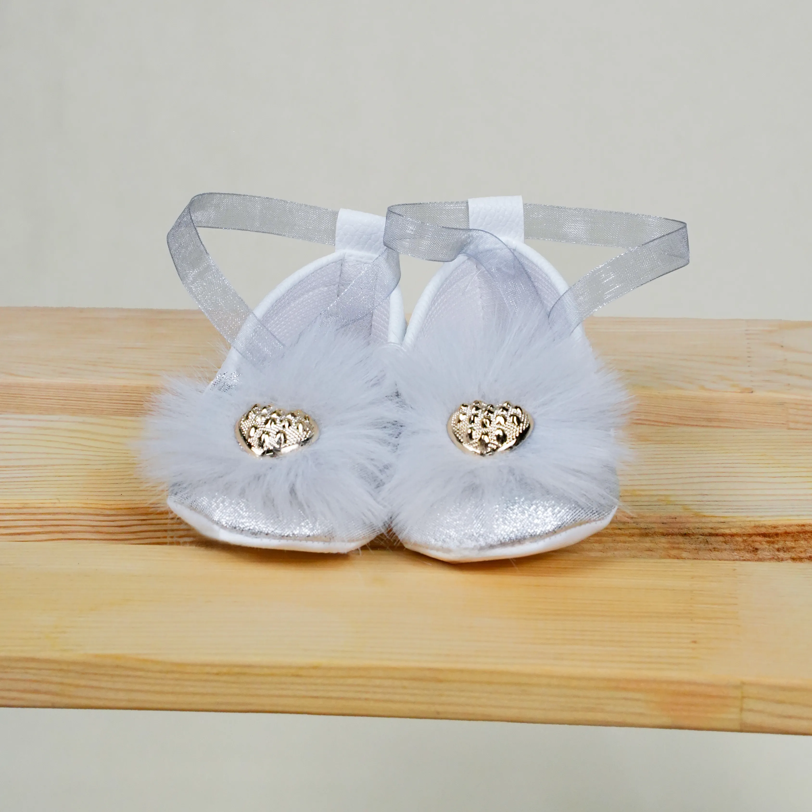 Lora Bliss Kız Bebek Tüylü Taç Detaylı Patik | Kurdele Bağlamalı - Silver