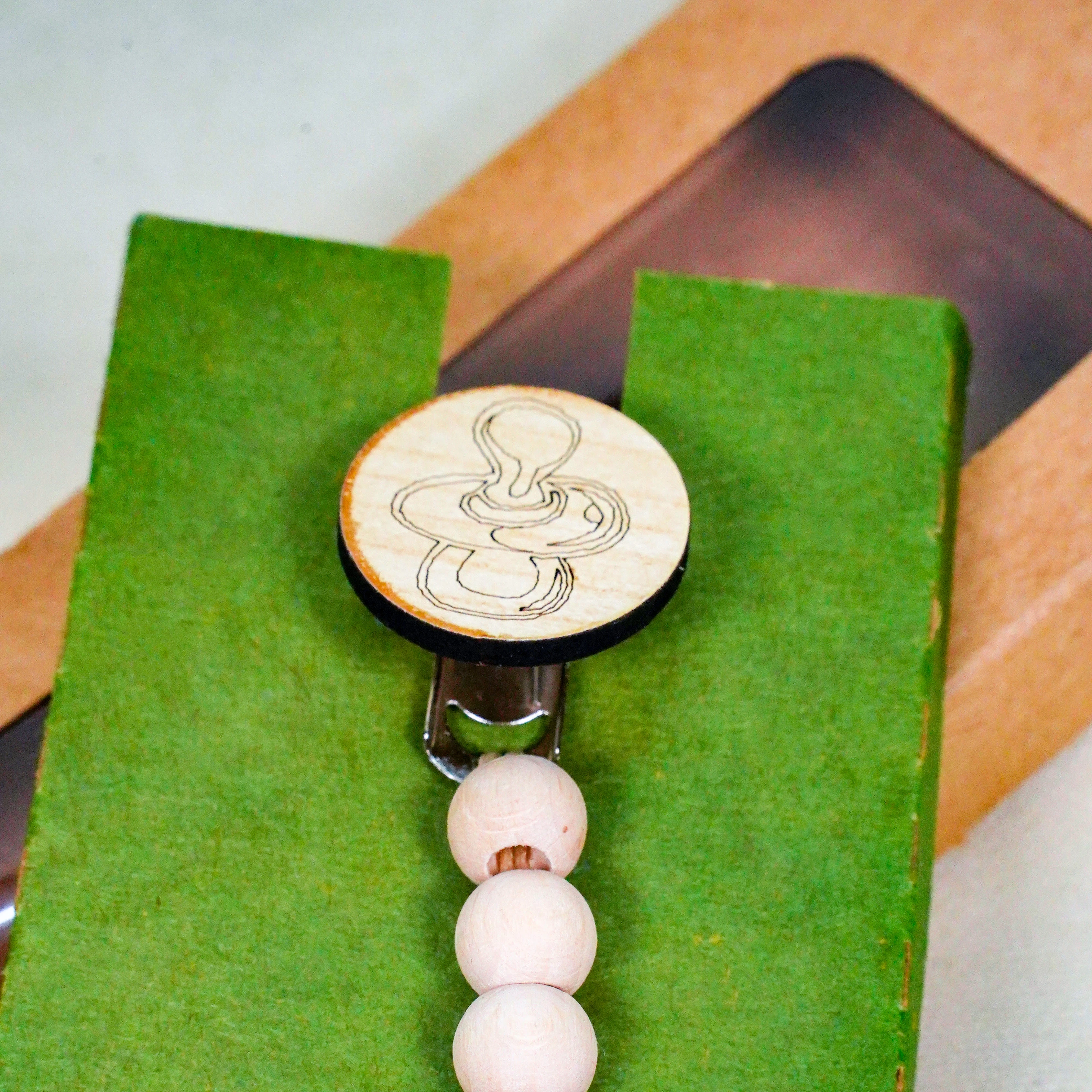 Lora Bliss Unisex Emzik Tutacağı – Ahşap Boncuklu  (1 Adet Karışık Model) - Emzik