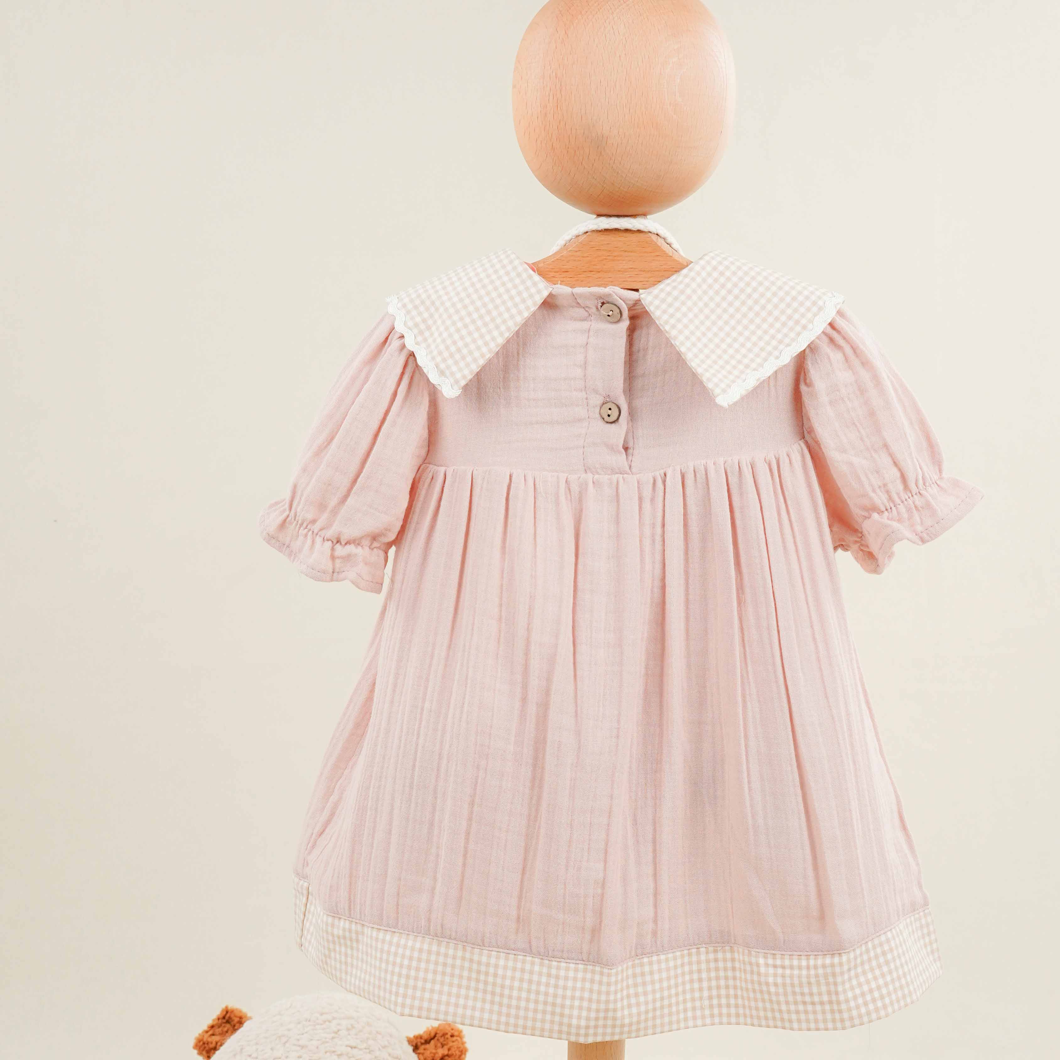 Lora Bliss Kız Pötikare Yakalı Pembe Müslin Elbise (Tavşan Çanta Hediyeli) - Pembe