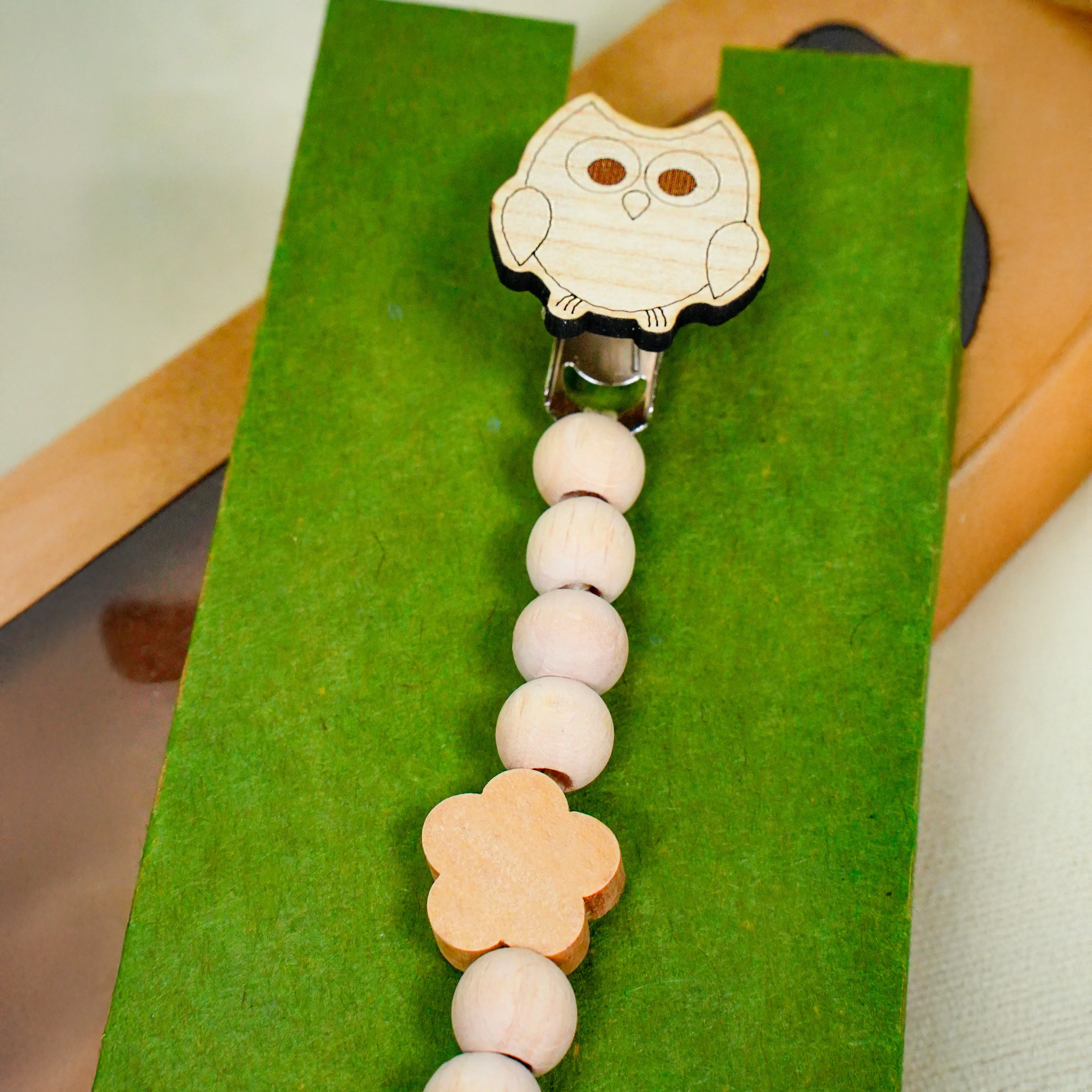 Lora Bliss Unisex Emzik Tutacağı – Ahşap Boncuklu  (1 Adet Karışık Model) - Baykuş