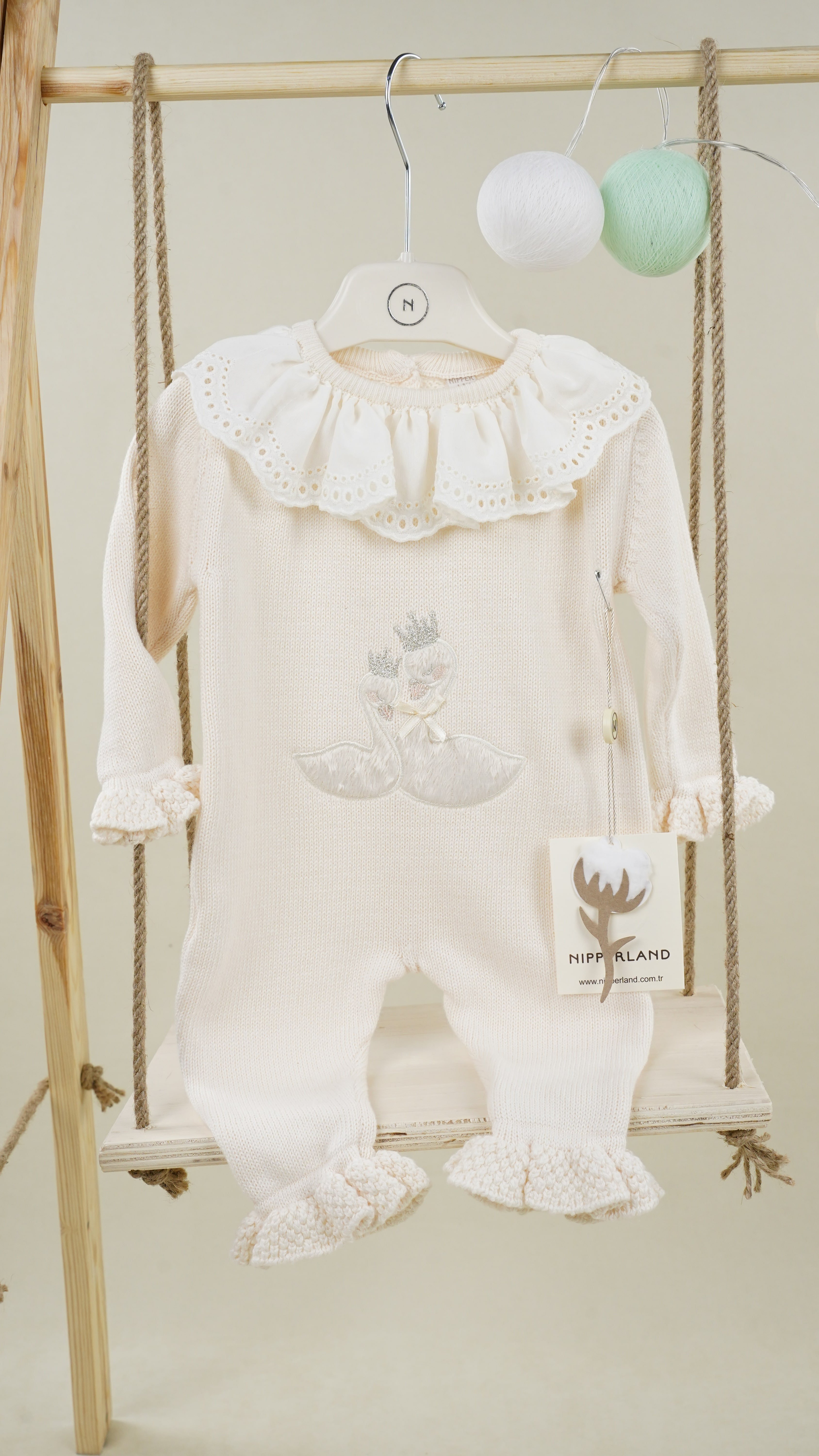 Lora Bliss Kız Bebek Kuğulu Fırfırlı Pamuklu Tulum - Ekru (3-6-9-12 Ay)