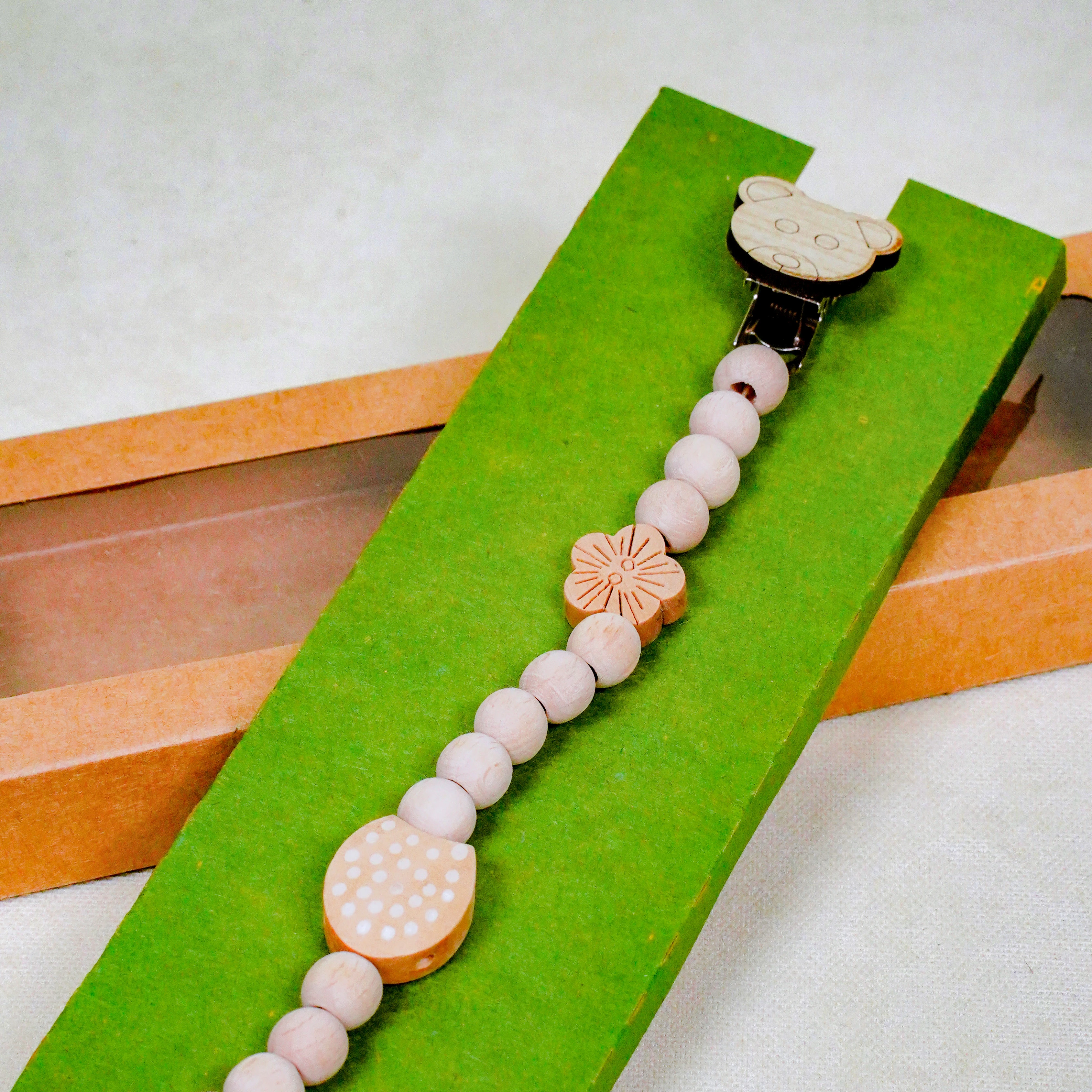 Lora Bliss Unisex Emzik Tutacağı – Ahşap Boncuklu  (1 Adet Karışık Model) - Ayıcık